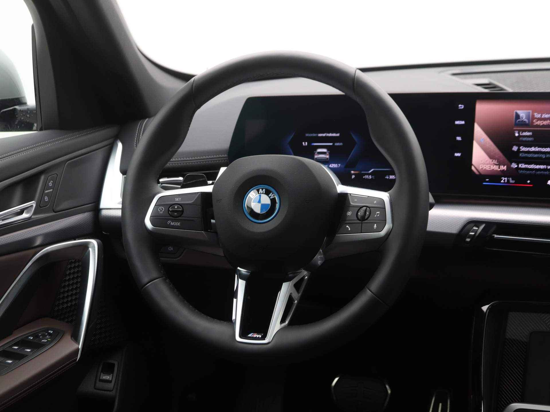 BMW iX1 xDrive30 - 3/22