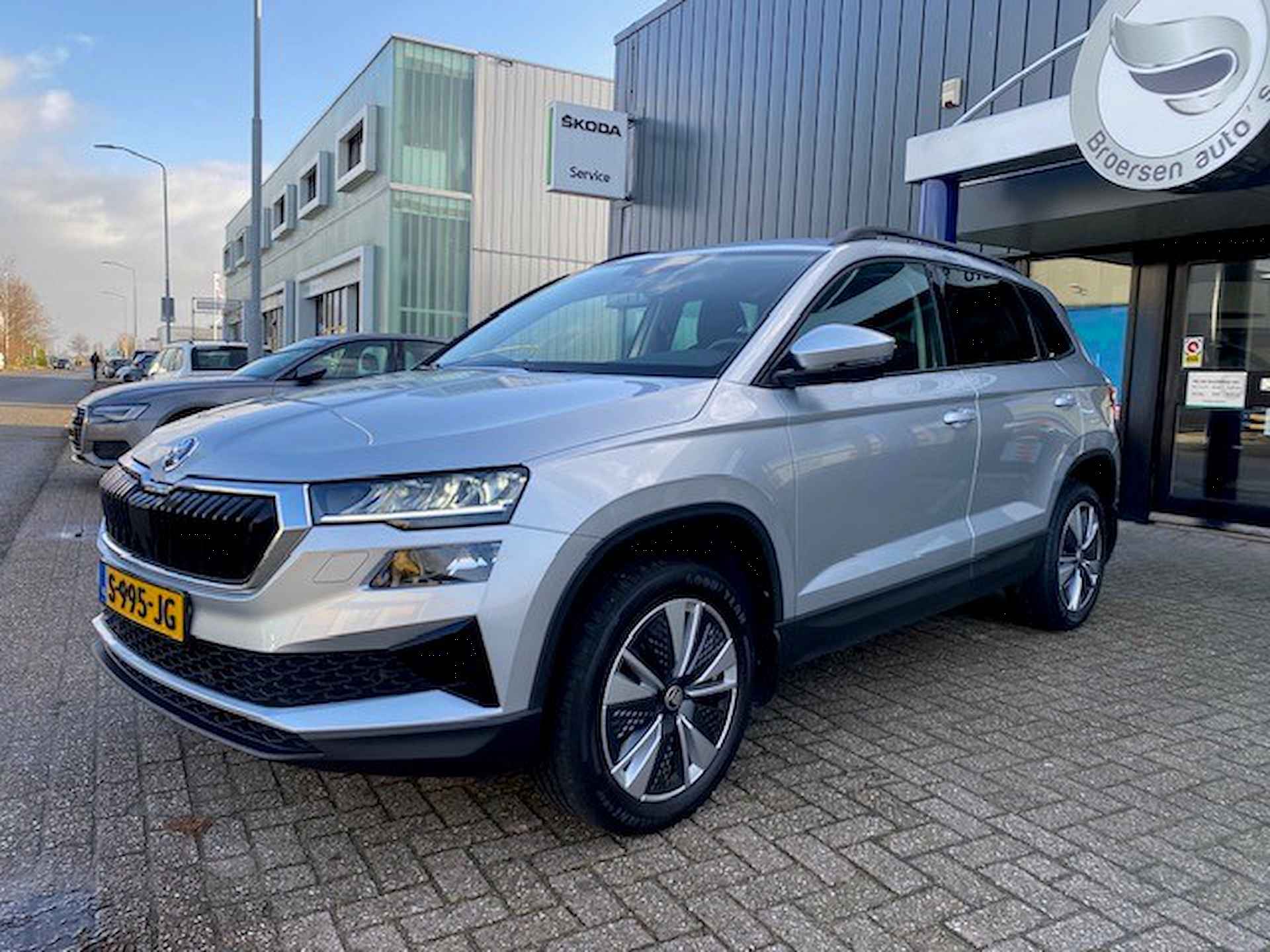 SKODA Karoq 1.5 TSI 150pk DSG-7 Business Edition met Stuur-Stoelverwarming en Camera - 4/40