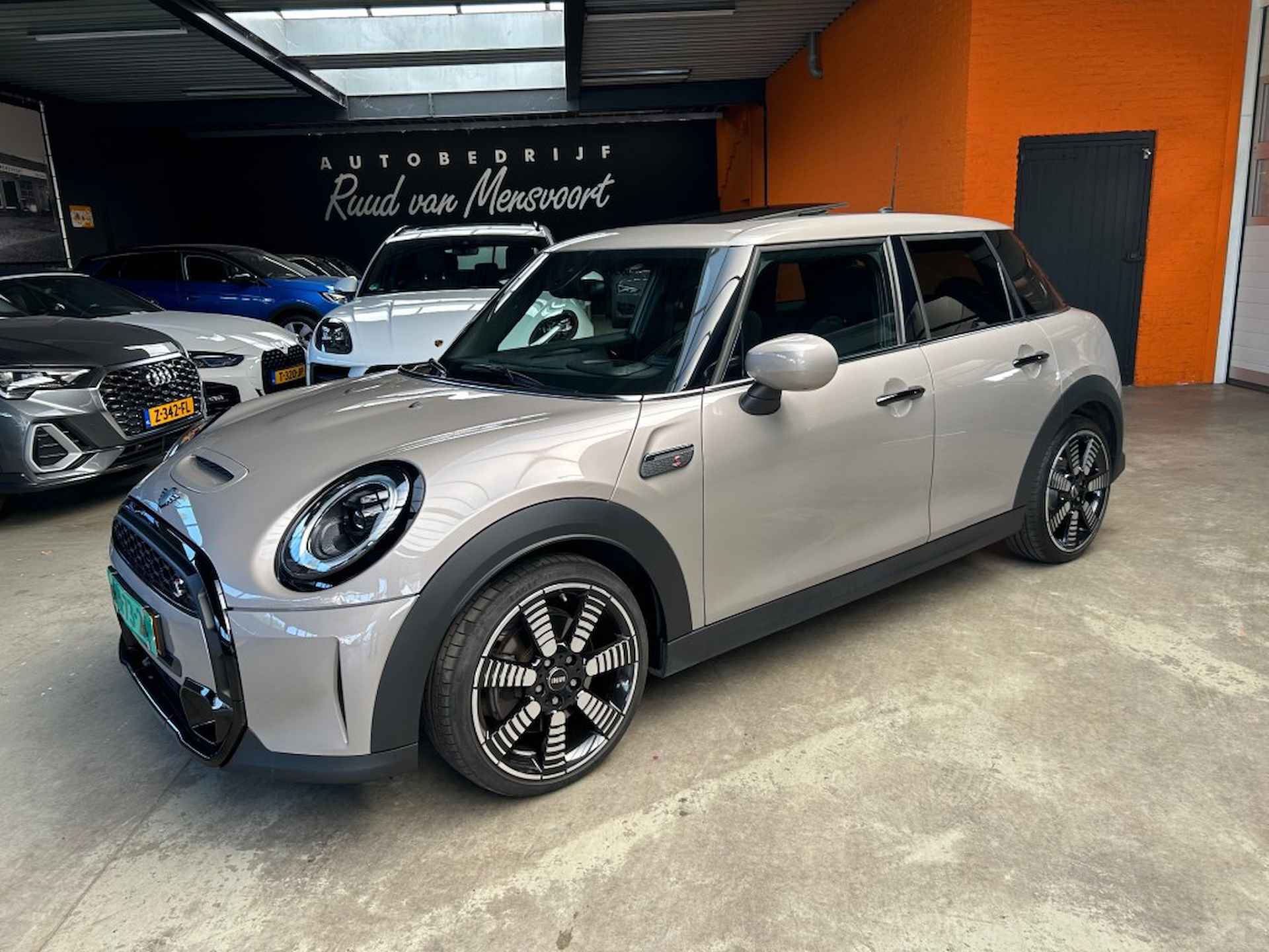 MINI Cooper S 2.0 COOPER S YOURS / Panorama / Leder / sportstoelen - 2/29