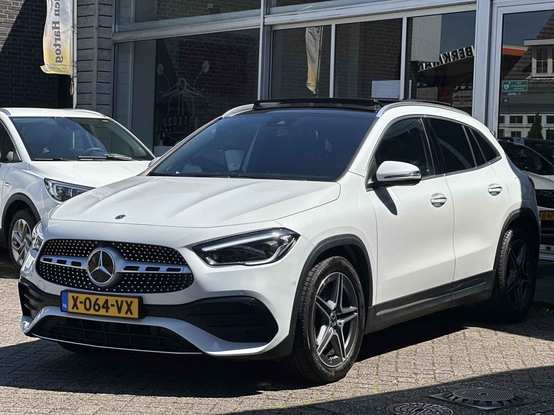 Mercedes-Benz GLA 250 4MATIC AMG Line Panorama dak/Leder alcantara/Camera. - 49/52