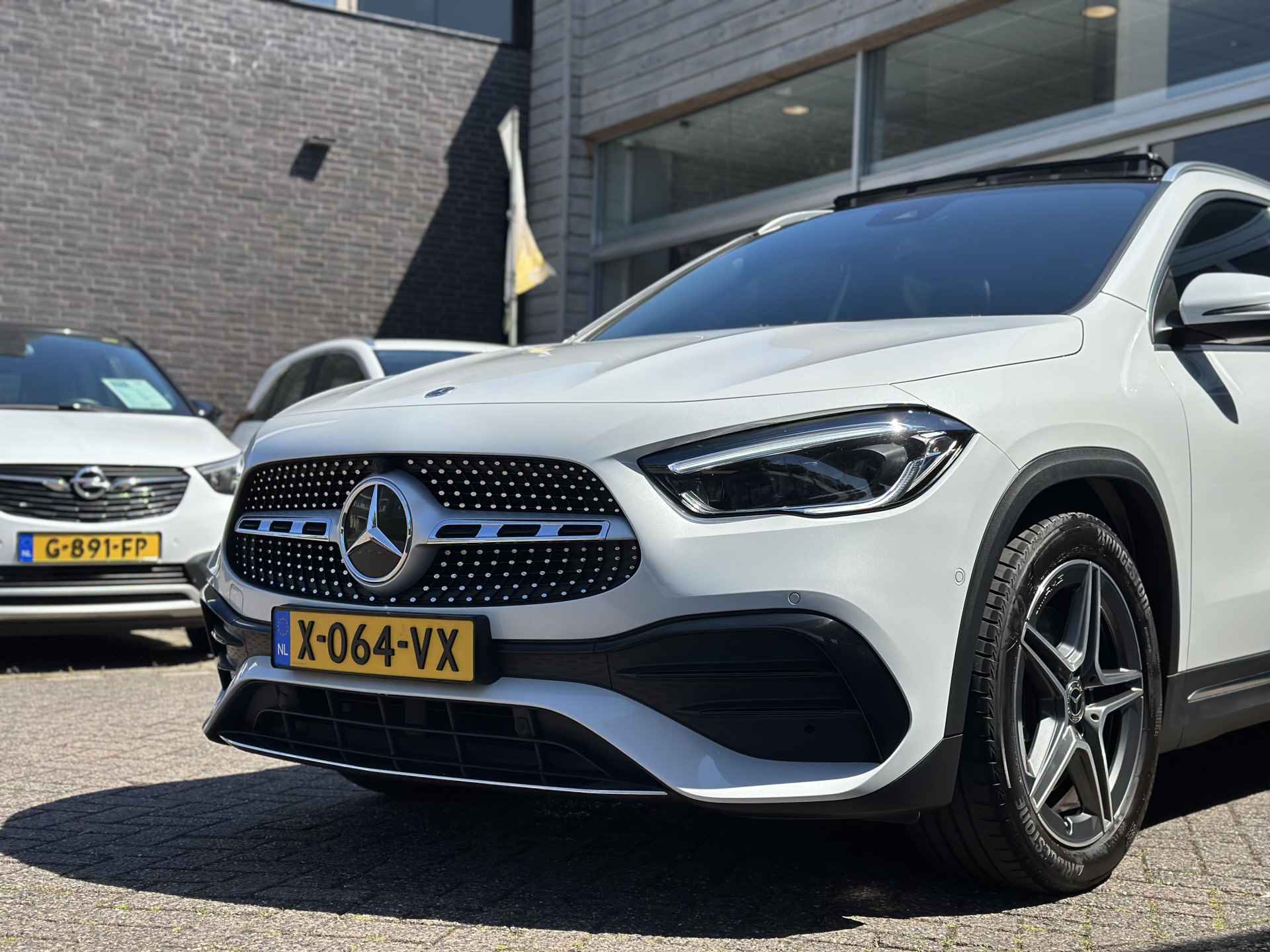 Mercedes-Benz GLA 250 4MATIC AMG Line Panorama dak/Leder alcantara/Camera. - 50/52