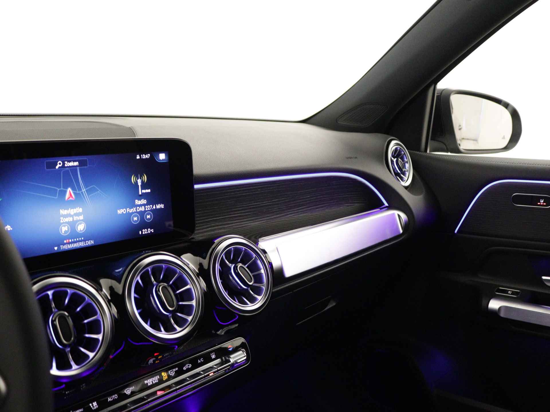 Mercedes-Benz EQB 250 Luxury Line 7p. 67 kWh | Premium pakket | Dashcam | Parkeerpakket met achteruitrijcamera | Spiegelpakket | KEYLESS-GO comfort pakket | Verwarmde stoelen vooraan | Draadloos oplaadsysteem voor Smartphone - 7/41