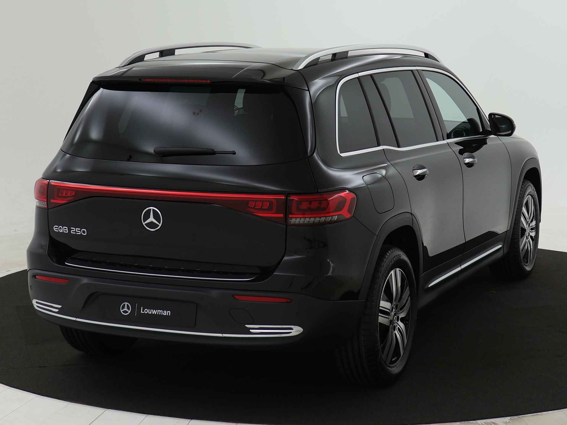 Mercedes-Benz EQB 250 Luxury Line 7p. 67 kWh | Premium pakket | Dashcam | Parkeerpakket met achteruitrijcamera | Spiegelpakket | KEYLESS-GO comfort pakket | Verwarmde stoelen vooraan | Draadloos oplaadsysteem voor Smartphone - 14/41