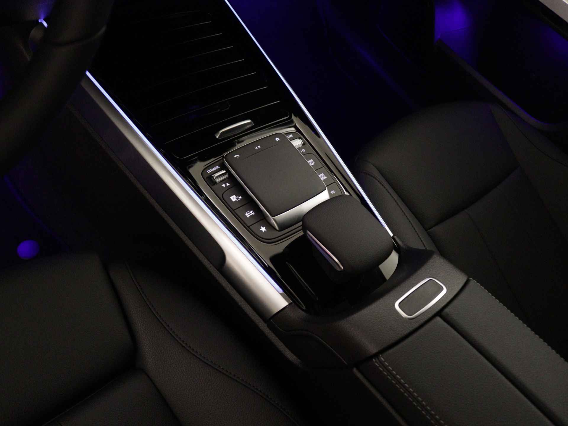 Mercedes-Benz EQB 250 Luxury Line 7p. 67 kWh | Premium pakket | Dashcam | Parkeerpakket met achteruitrijcamera | Spiegelpakket | KEYLESS-GO comfort pakket | Verwarmde stoelen vooraan | Draadloos oplaadsysteem voor Smartphone - 15/41