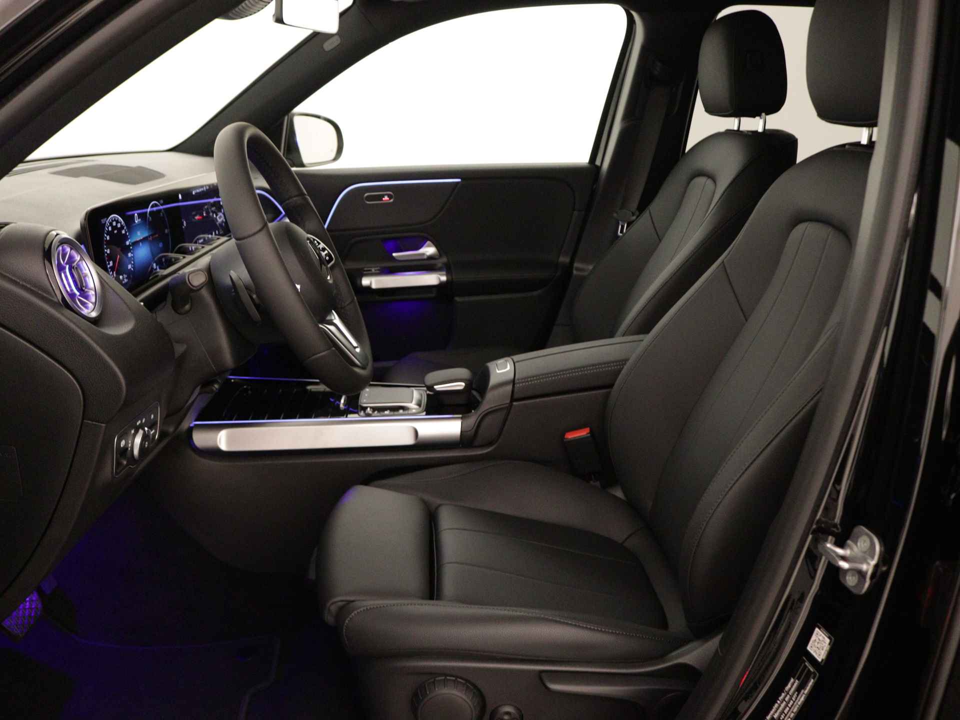 Mercedes-Benz EQB 250 Luxury Line 7p. 67 kWh | Premium pakket | Dashcam | Parkeerpakket met achteruitrijcamera | Spiegelpakket | KEYLESS-GO comfort pakket | Verwarmde stoelen vooraan | Draadloos oplaadsysteem voor Smartphone - 16/41