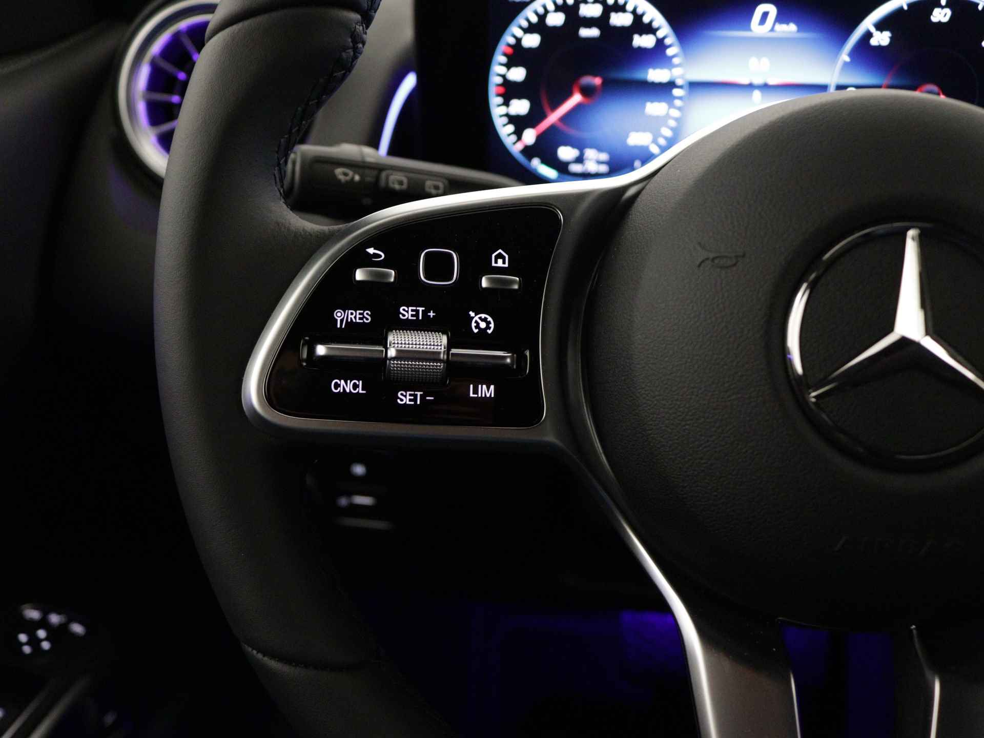 Mercedes-Benz EQB 250 Luxury Line 7p. 67 kWh | Premium pakket | Dashcam | Parkeerpakket met achteruitrijcamera | Spiegelpakket | KEYLESS-GO comfort pakket | Verwarmde stoelen vooraan | Draadloos oplaadsysteem voor Smartphone - 20/41