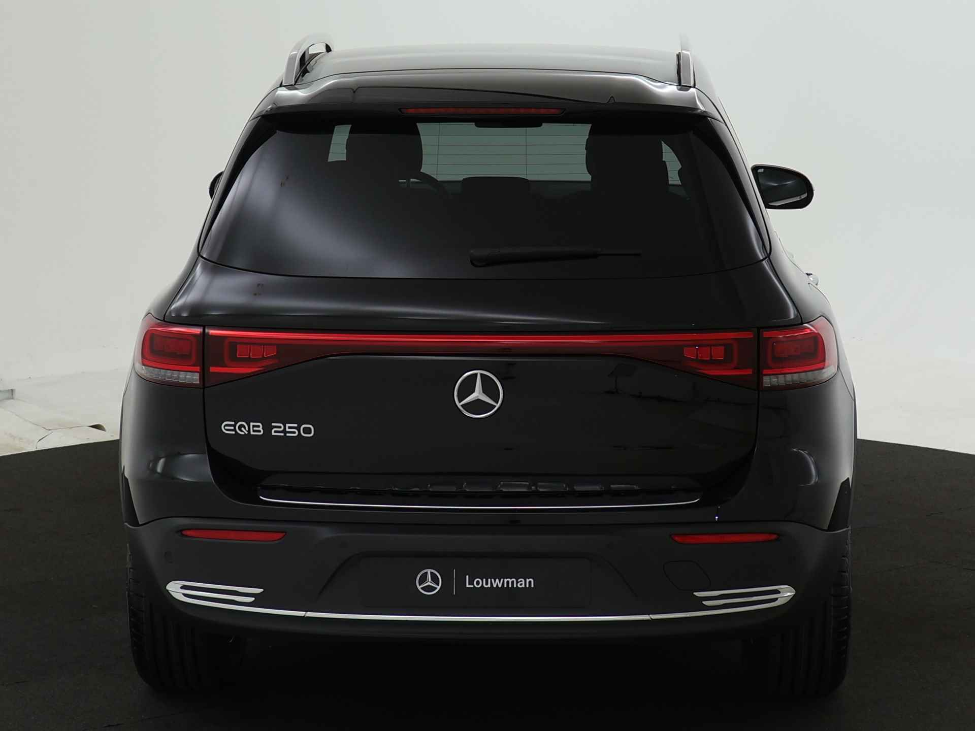 Mercedes-Benz EQB 250 Luxury Line 7p. 67 kWh | Premium pakket | Dashcam | Parkeerpakket met achteruitrijcamera | Spiegelpakket | KEYLESS-GO comfort pakket | Verwarmde stoelen vooraan | Draadloos oplaadsysteem voor Smartphone - 24/41
