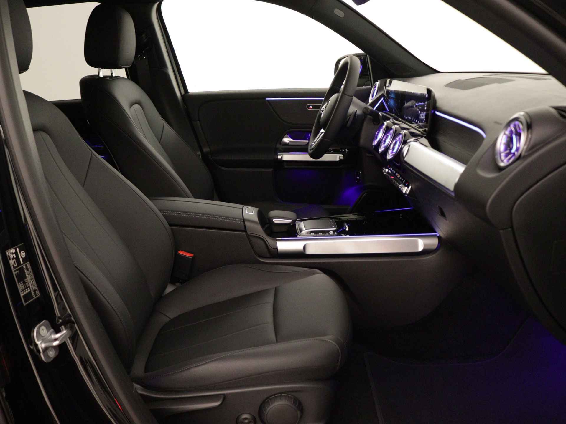 Mercedes-Benz EQB 250 Luxury Line 7p. 67 kWh | Premium pakket | Dashcam | Parkeerpakket met achteruitrijcamera | Spiegelpakket | KEYLESS-GO comfort pakket | Verwarmde stoelen vooraan | Draadloos oplaadsysteem voor Smartphone - 32/41