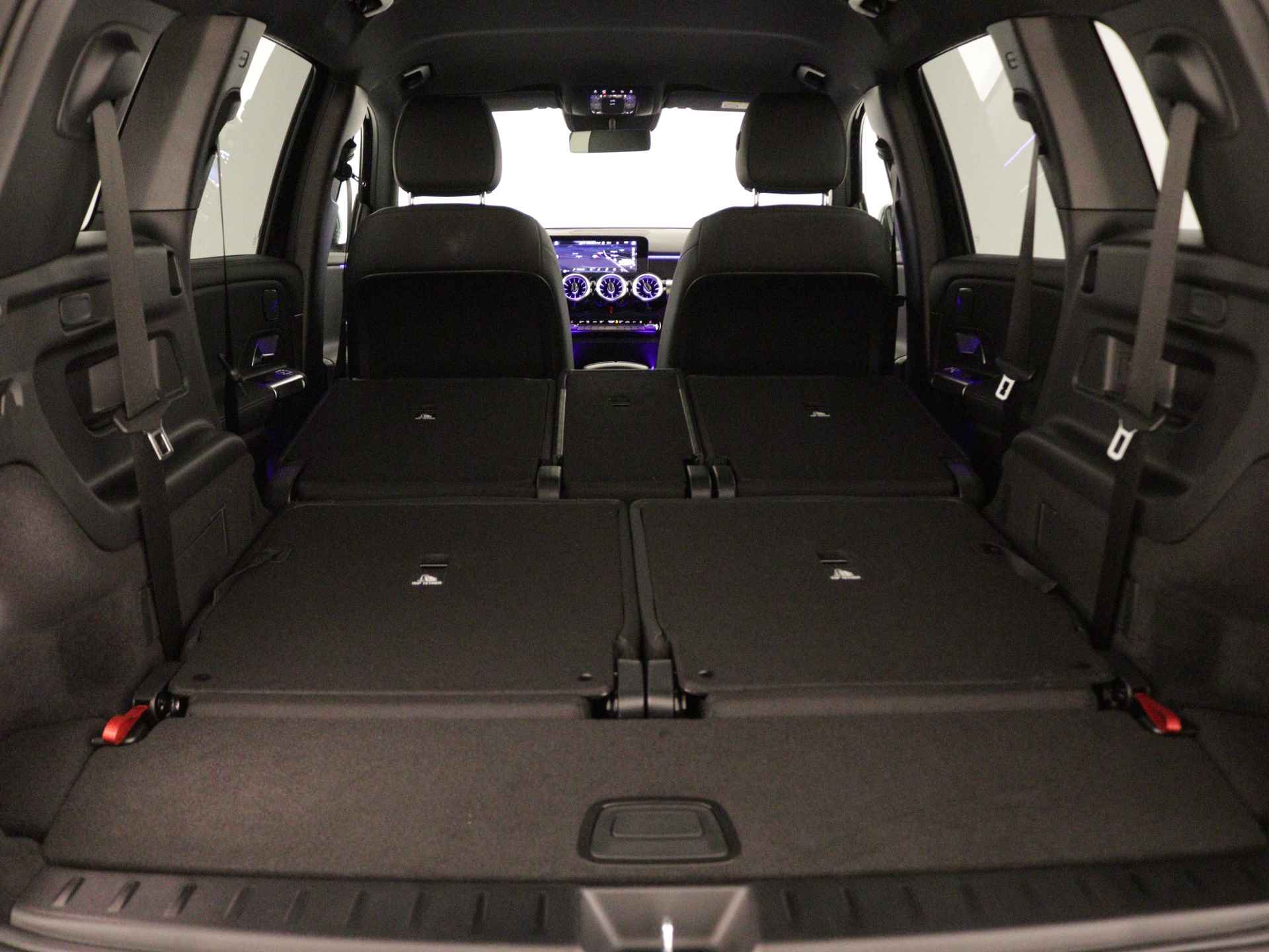 Mercedes-Benz EQB 250 Luxury Line 7p. 67 kWh | Premium pakket | Dashcam | Parkeerpakket met achteruitrijcamera | Spiegelpakket | KEYLESS-GO comfort pakket | Verwarmde stoelen vooraan | Draadloos oplaadsysteem voor Smartphone - 38/41