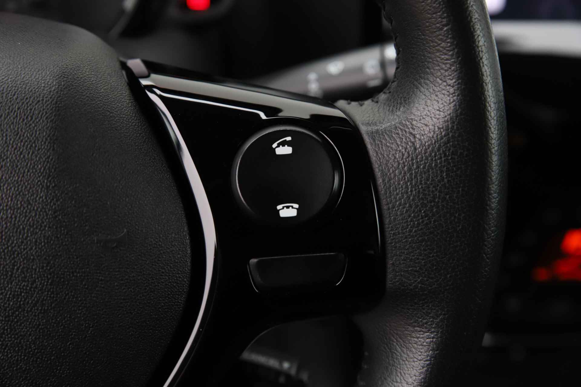 Peugeot 108 1.0 e-VTi Allure Climate Control | Apple CarPlay/Android | Achteruitrij camera - 16/35