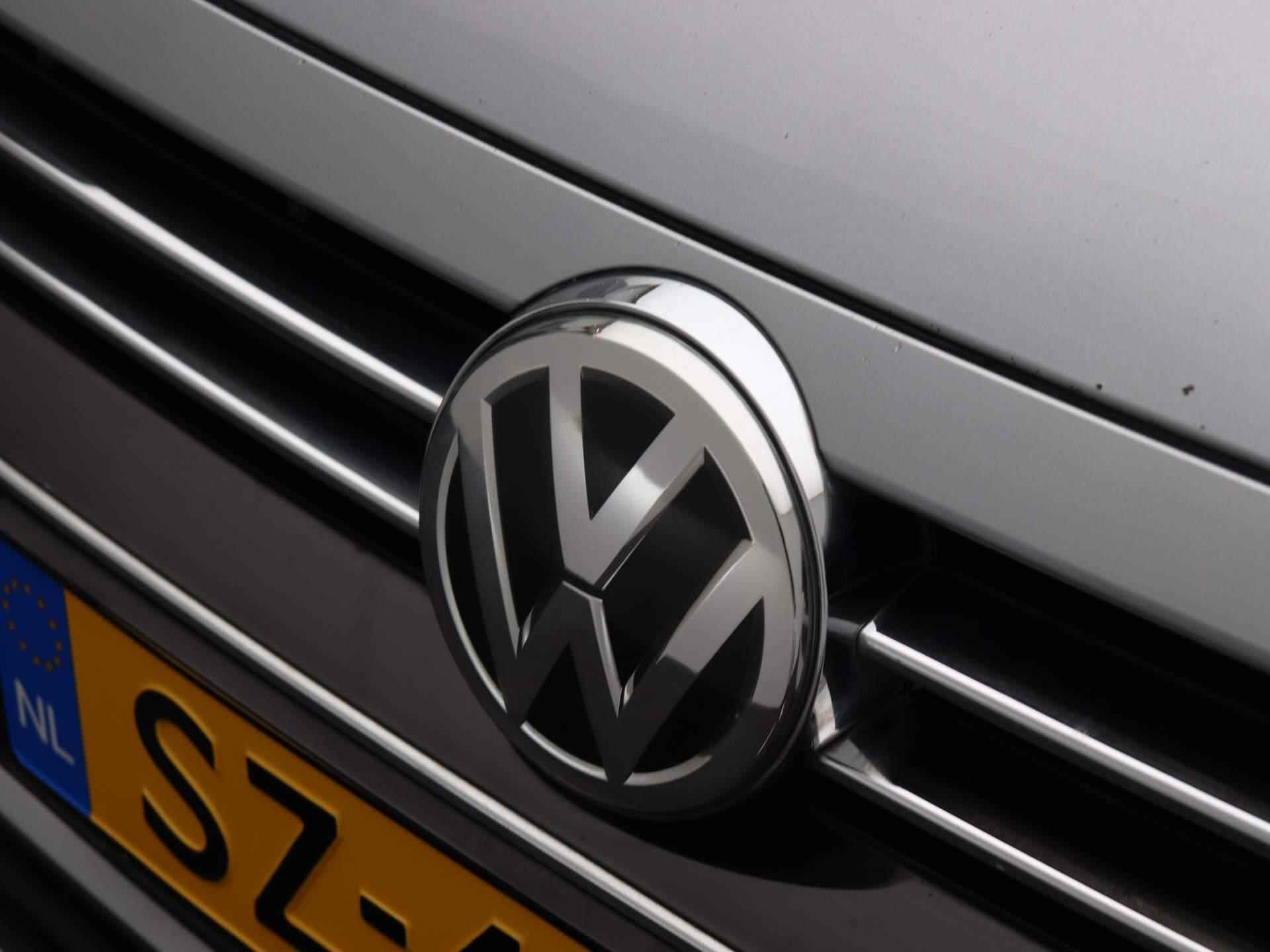 Volkswagen Arteon 1.5 TSI Elegance | Half-Leder | Climate control | Parkeer sensoren | LED | LMV | Stoel verwarming | Trekhaak - 39/41