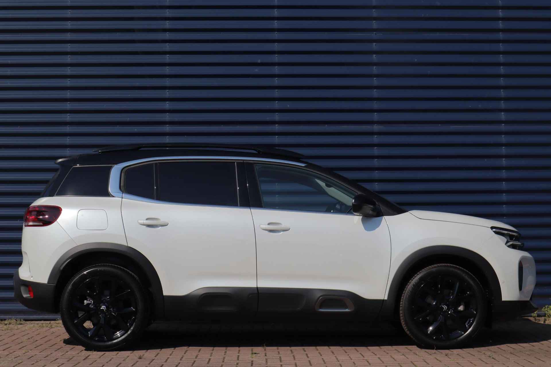 Citroen C5 Aircross 1.2 Hybrid ë-Series | Panoramadak | Elektrische Kofferbak | LED | Stoelverwarming | Adaptive Cruise Control | Climate Control | Parkeercamera/-sensoren | Carplay | Comfort Seats | Elektrische bestuurdersstoel | DAB | Navigatie | Keyless Entry/Start | - 2/36