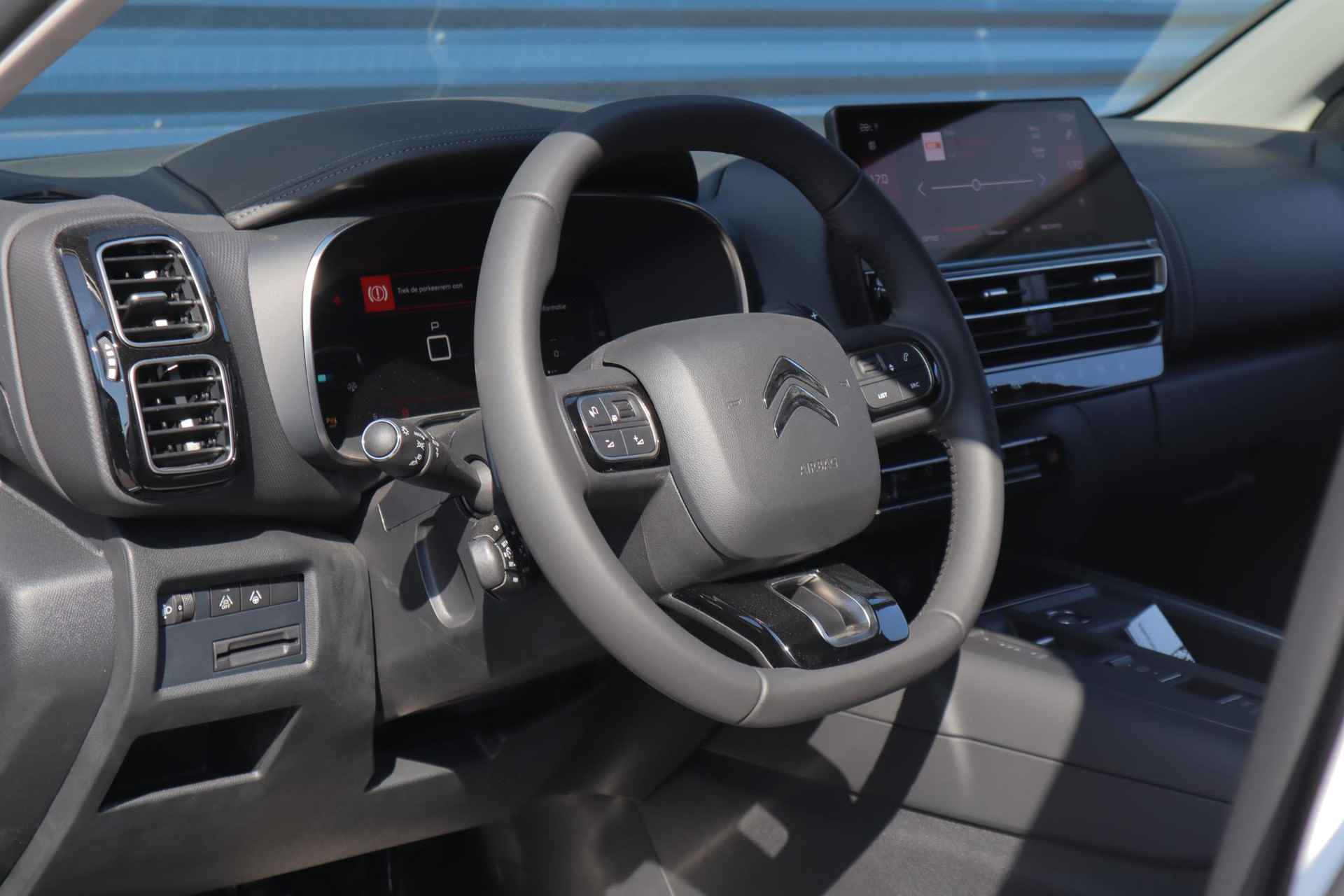 Citroen C5 Aircross 1.2 Hybrid ë-Series | Panoramadak | Elektrische Kofferbak | LED | Stoelverwarming | Adaptive Cruise Control | Climate Control | Parkeercamera/-sensoren | Carplay | Comfort Seats | Elektrische bestuurdersstoel | DAB | Navigatie | Keyless Entry/Start | - 26/36