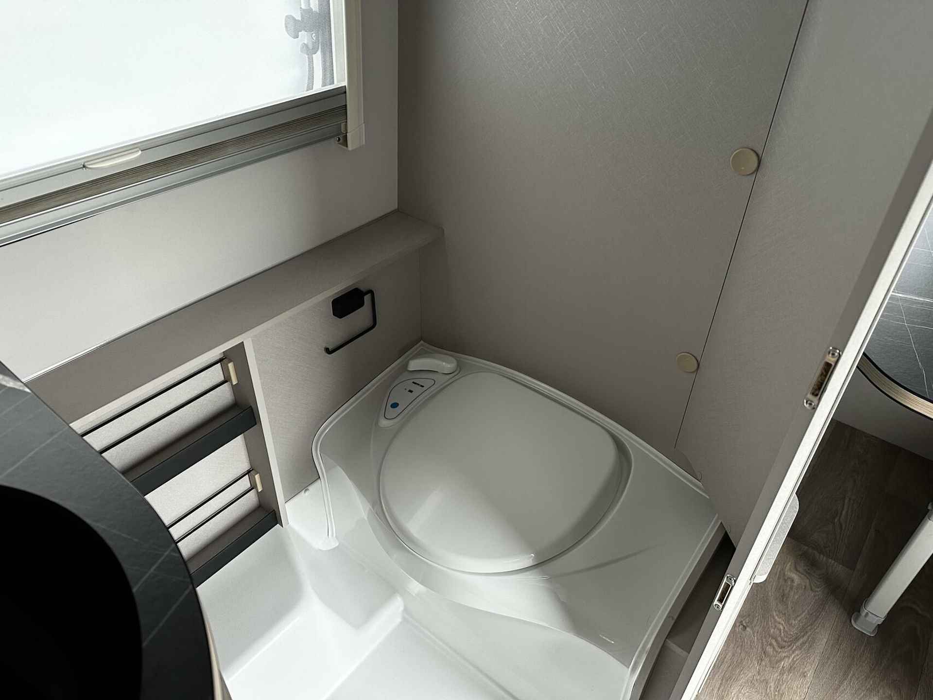 ERIBA TOURING 530 URBAN, HEFDAK, AUTARK, CHEMISCHE TOILET - 18/26