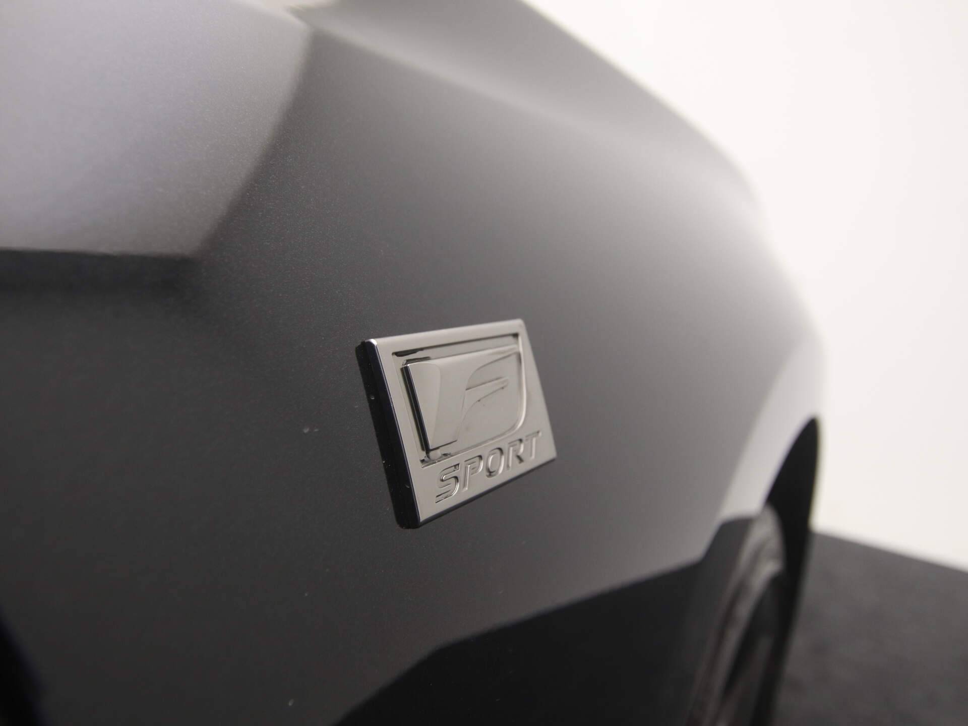 Lexus ES 300h F-Sport Design *Demo* | Zwart Leder + Stoelverwarming | Navigatie | - 37/39