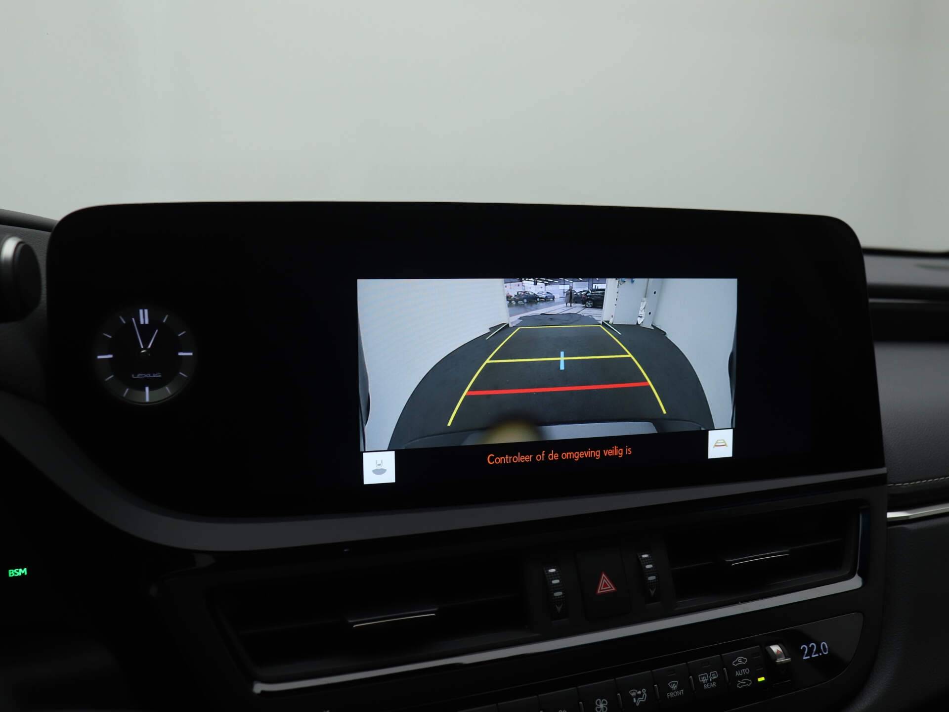 Lexus ES 300h F-Sport Design *Demo* | Zwart Leder + Stoelverwarming | Navigatie | - 9/39