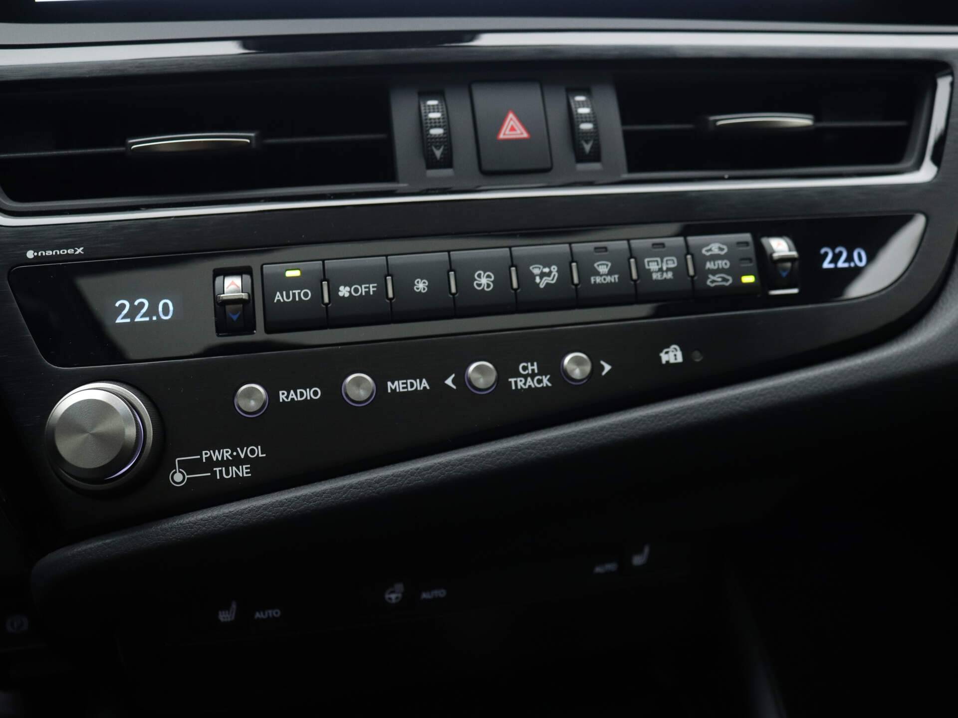 Lexus ES 300h F-Sport Design *Demo* | Zwart Leder + Stoelverwarming | Navigatie | - 10/39