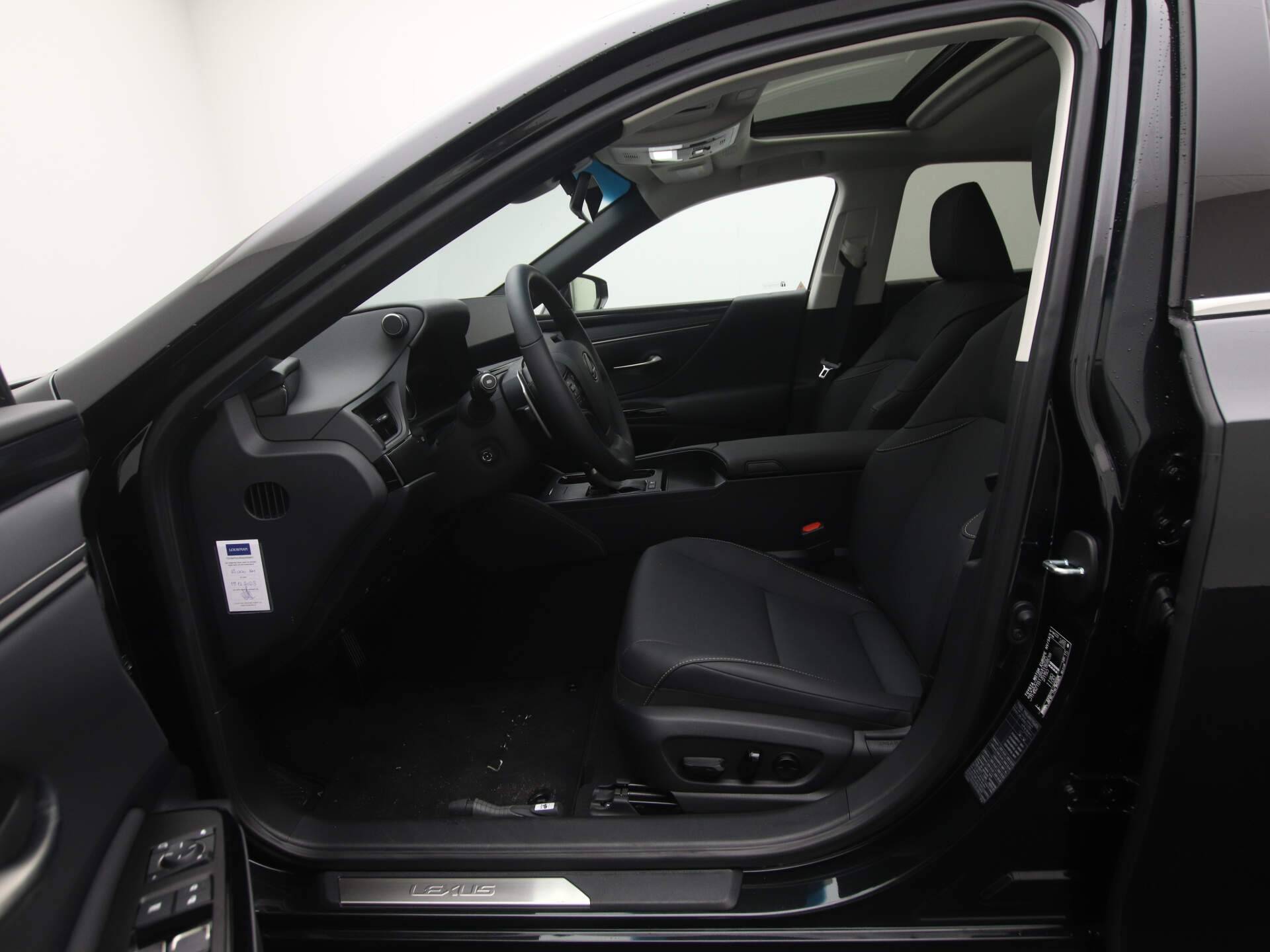 Lexus ES 300h F-Sport Design *Demo* | Zwart Leder + Stoelverwarming | Navigatie | - 16/39
