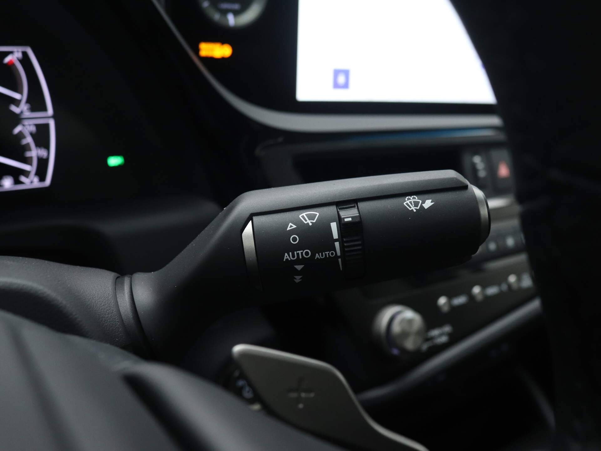 Lexus ES 300h F-Sport Design *Demo* | Zwart Leder + Stoelverwarming | Navigatie | - 21/39