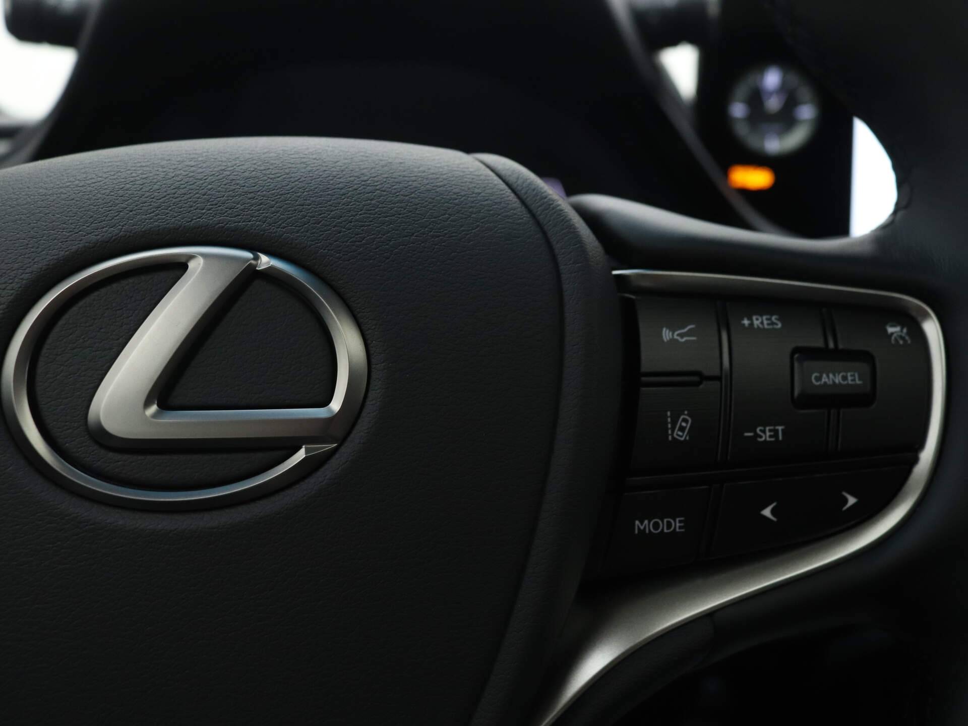 Lexus ES 300h F-Sport Design *Demo* | Zwart Leder + Stoelverwarming | Navigatie | - 19/39