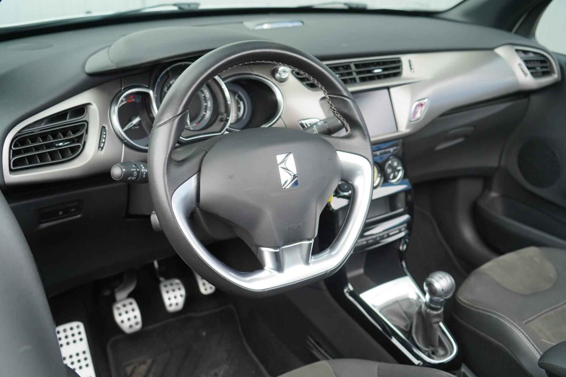 DS 3 Cabrio 1.2 PureTech So Chic / Navi / Camera / Cruise / Led / HiFiSystem / 1e Eig. / 39dkm NAP / NL-Auto! - 10/41