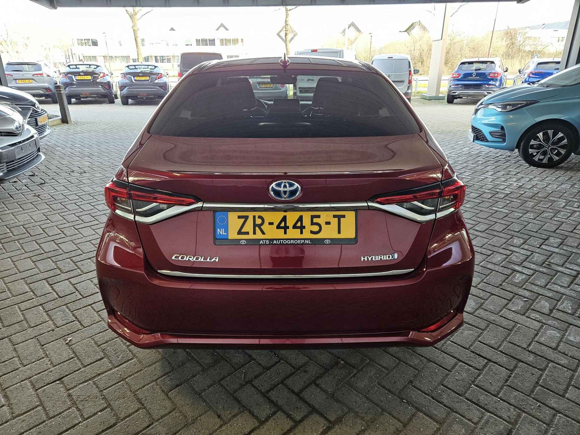 Toyota Corolla 1.8 Hybrid First Edition  Sedan - 26/35