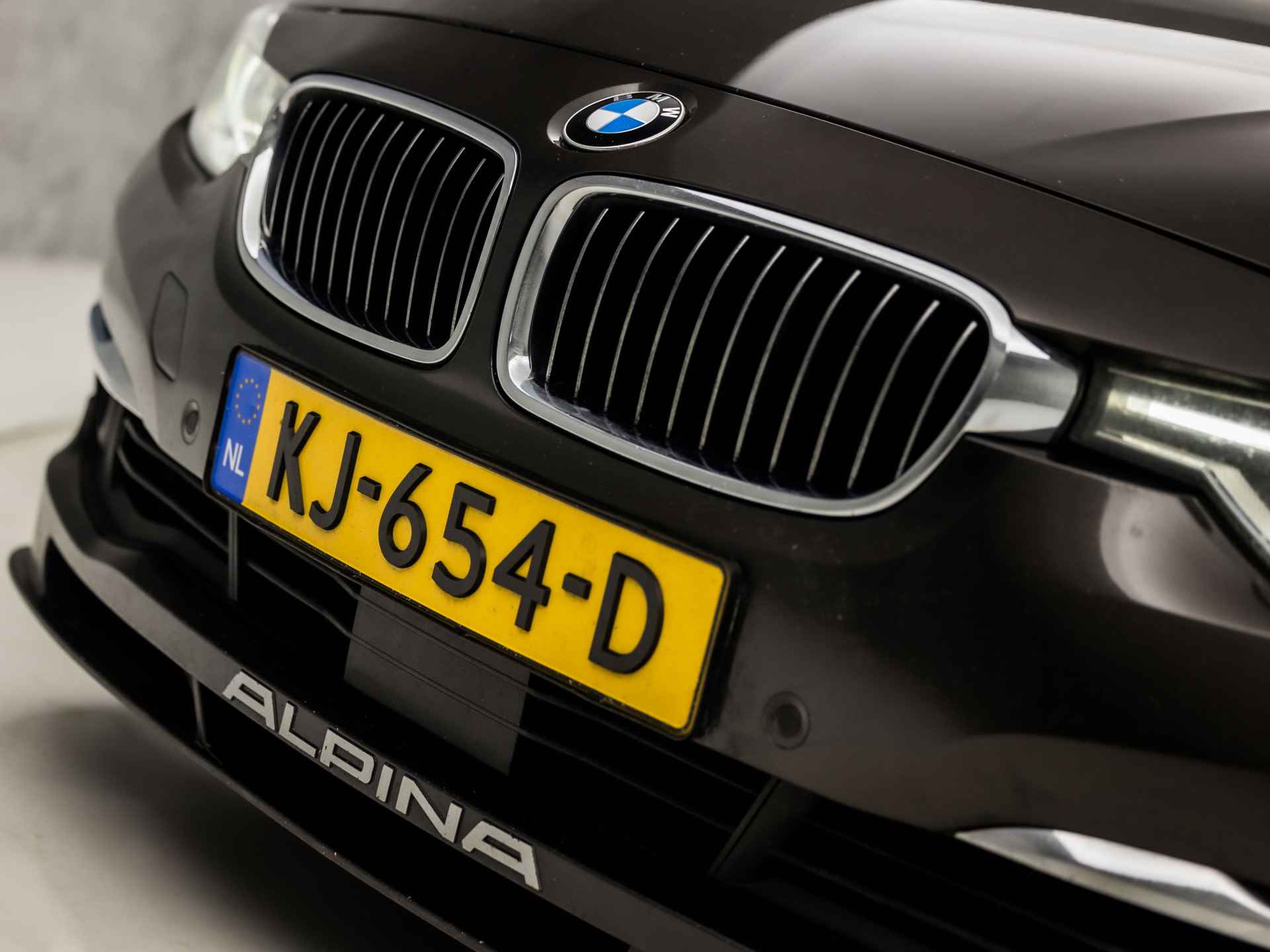 Alpina BMW ALPINA D3 Biturbo Touring Allrad 355Pk Automaat (1e EIGENAAR, ORG. NL, HEAD-UP DISPLAY, NAVI, JATOBA BRUIN, DEALER ONDERHOUDEN, STUUR/STOEL VERWARMING, ADAPTIVE CRUISE CONTROL, LEDER DASHBOARD, AKRAPOVIC UITLAAT, KEYLESS ENT - 24/43