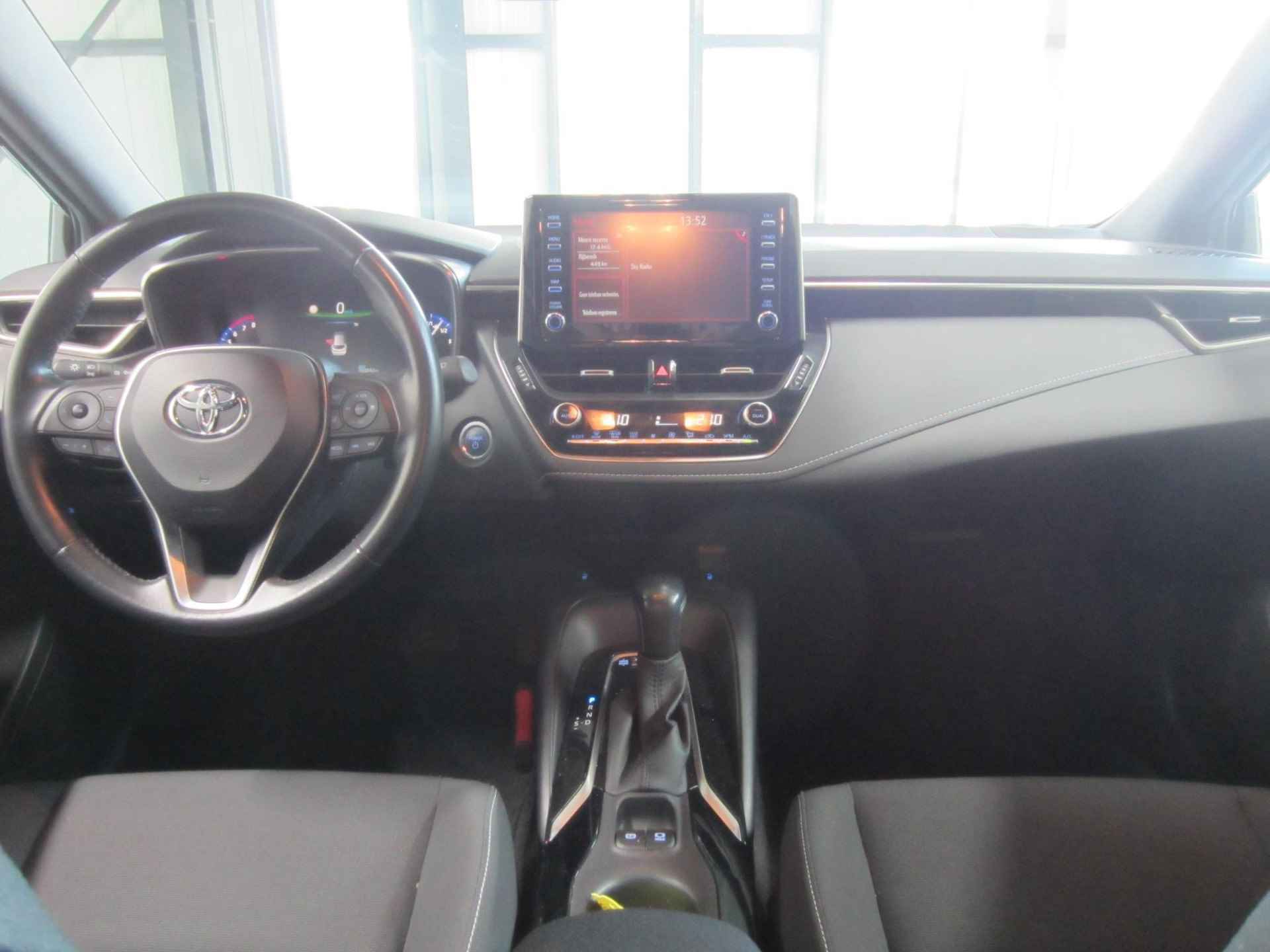 Toyota Corolla Touring Sports 2.0 Hybrid Dynamic Apple Carplay NL - 2/17