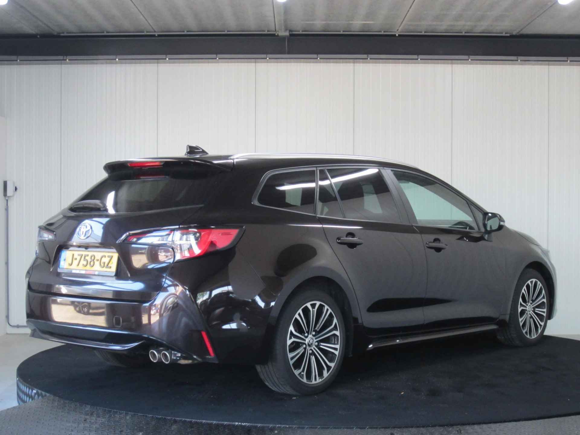 Toyota Corolla Touring Sports 2.0 Hybrid Dynamic Apple Carplay NL - 9/17