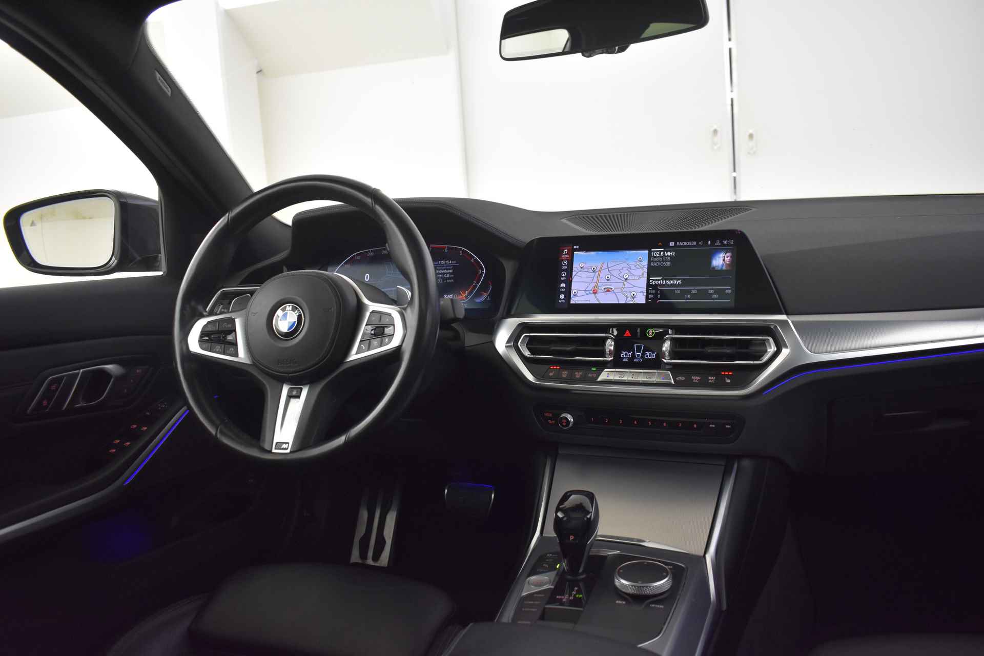 BMW 3-serie 330i High Executive M Sport Automaat / Schuif-kanteldak / Sportstoelen / Parking Assistant Plus /  Head-Up / LED / Comfort Access / Gesture Control - 18/56