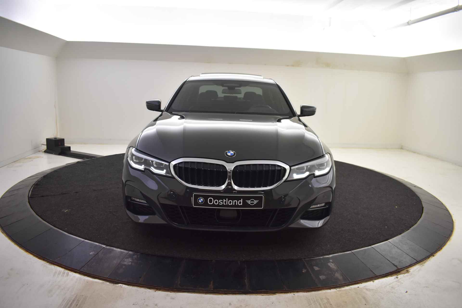 BMW 3-serie 330i High Executive M Sport Automaat / Schuif-kanteldak / Sportstoelen / Parking Assistant Plus /  Head-Up / LED / Comfort Access / Gesture Control - 53/56