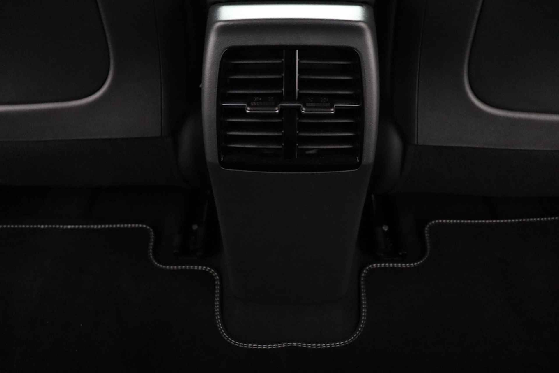 Kia Niro EV DynamicPlusLine 64,8 kWh - Direct Leverbaar! - Keyless Entry - Stoel/Stuur Verwarming - Navigatie - Adaptief Cruise Control - Fabrieksgarantie Tot 2030 - 39/66