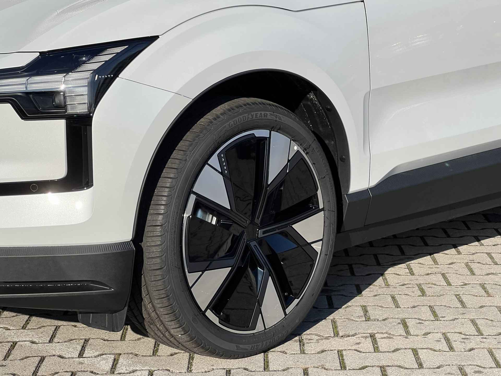 Volvo EX30 Single Motor Extended Range Plus 69 kWh | 20 Inch | Parelmoer Lak | Harman/Kardon | Camera | Adaptive Cruise | DAB - 20/31