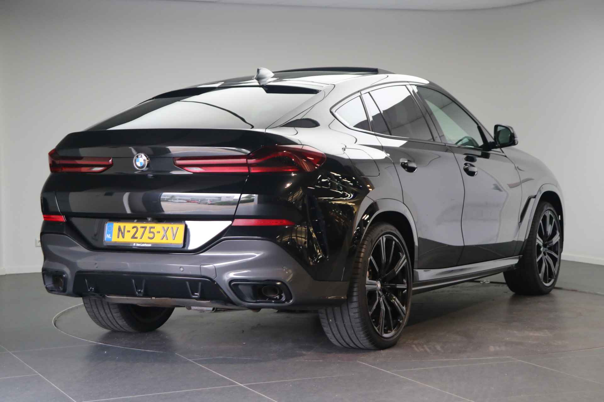 BMW X6 xDrive40i High Executive M Sport Automaat / Panoramadak / Trekhaak / Sportstoelen / Laserlicht / Head-Up / Adaptief M onderstel / Live Cockpit Professional / Parking Assistant Plus - 4/23