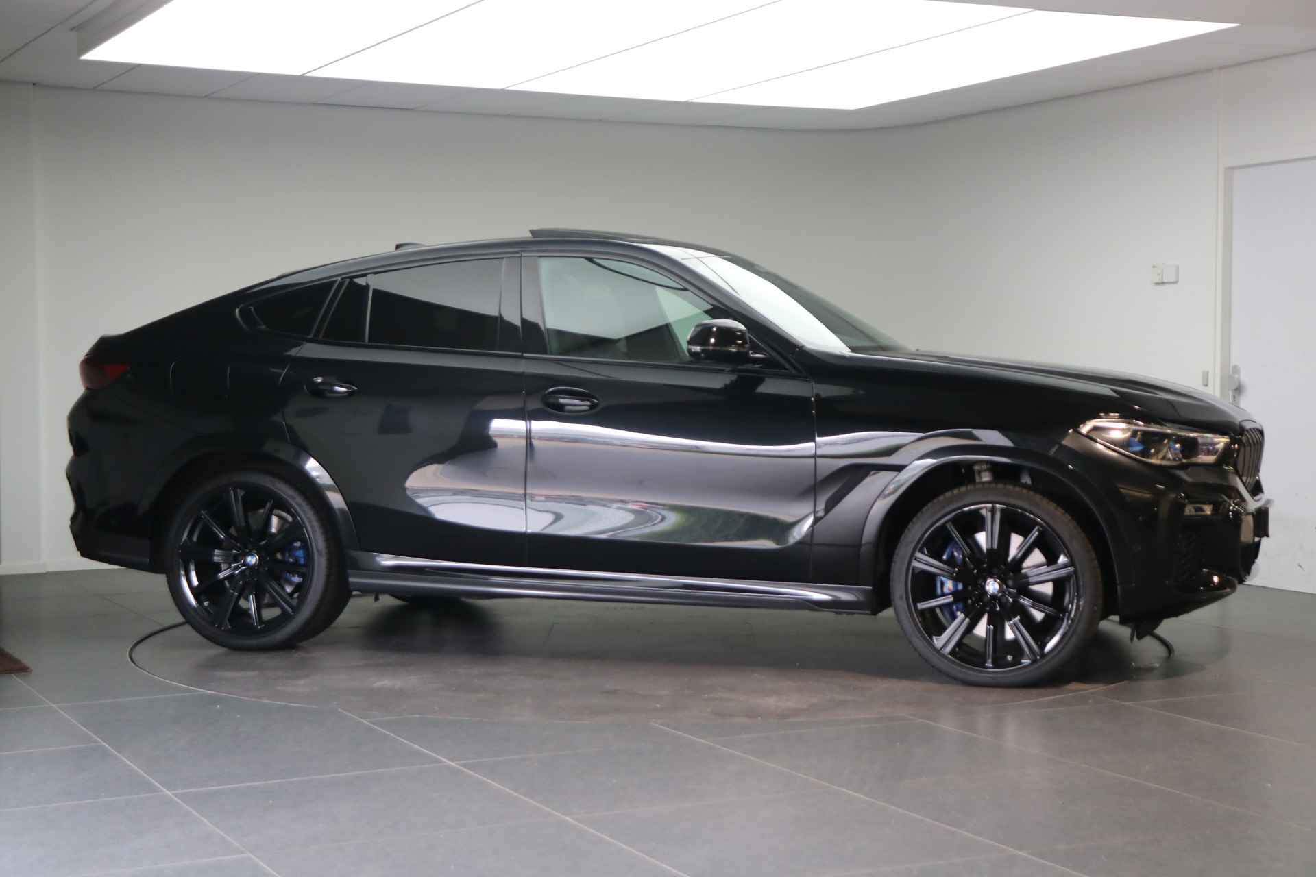 BMW X6 xDrive40i High Executive M Sport Automaat / Panoramadak / Trekhaak / Sportstoelen / Laserlicht / Head-Up / Adaptief M onderstel / Live Cockpit Professional / Parking Assistant Plus - 5/23