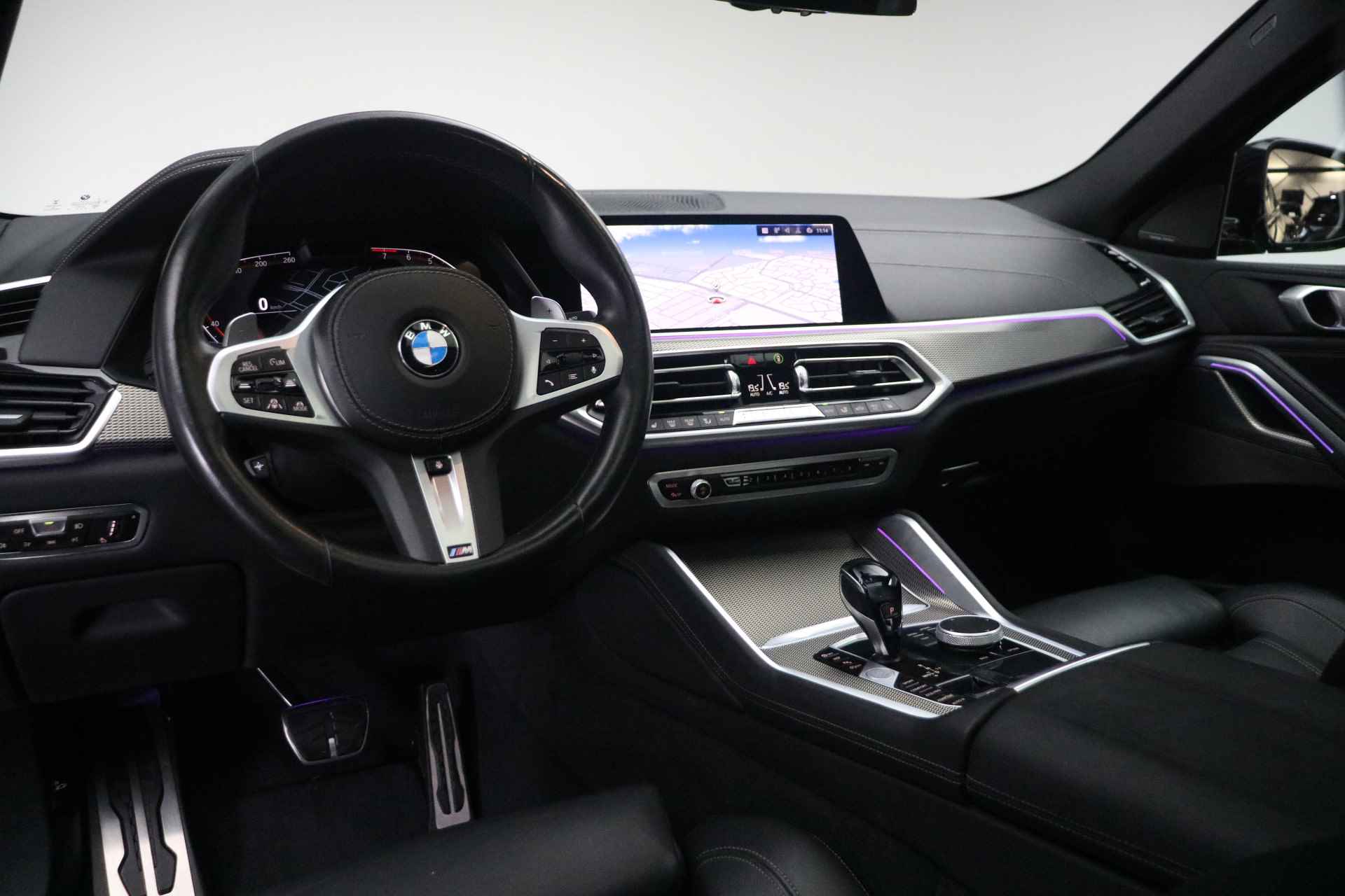 BMW X6 xDrive40i High Executive M Sport Automaat / Panoramadak / Trekhaak / Sportstoelen / Laserlicht / Head-Up / Adaptief M onderstel / Live Cockpit Professional / Parking Assistant Plus - 20/23