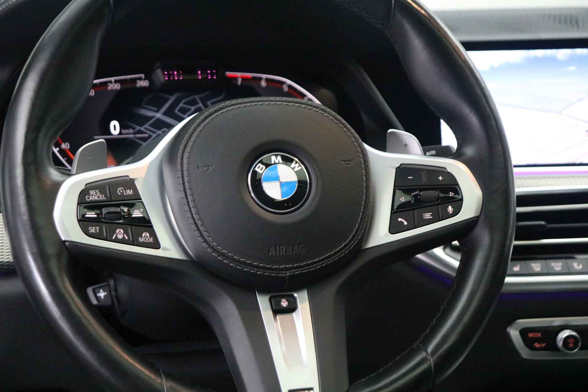 BMW X6 xDrive40i High Executive M Sport Automaat / Panoramadak / Trekhaak / Sportstoelen / Laserlicht / Head-Up / Adaptief M onderstel / Live Cockpit Professional / Parking Assistant Plus - 22/23