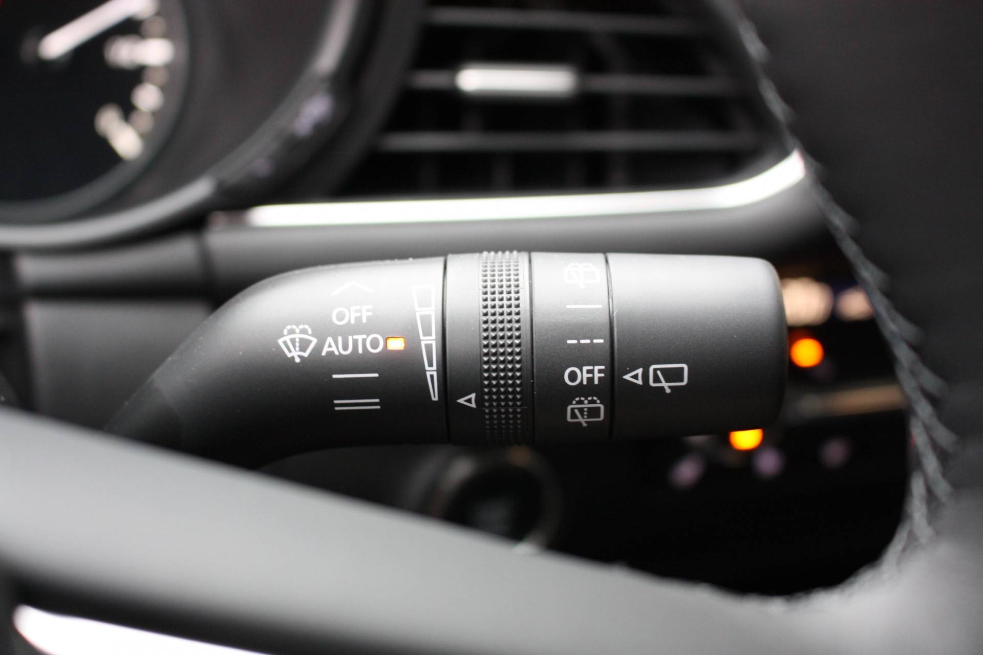 Mazda 3 2.0 e-SkyActiv-G 122 | Stoel- Stuurverwarming | Apple carplay/ Android auto | DAB | LED | HUD | - 31/45