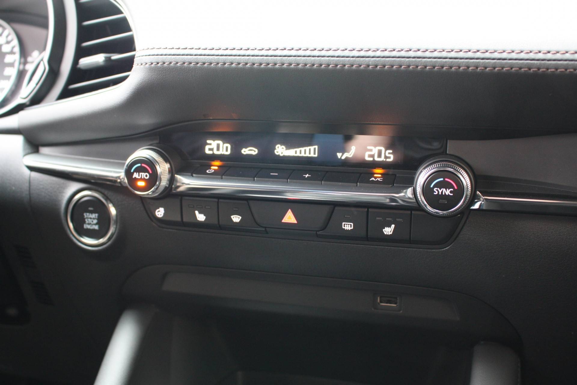 Mazda 3 2.0 e-SkyActiv-G 122 | Stoel- Stuurverwarming | Apple carplay/ Android auto | DAB | LED | HUD | - 36/45