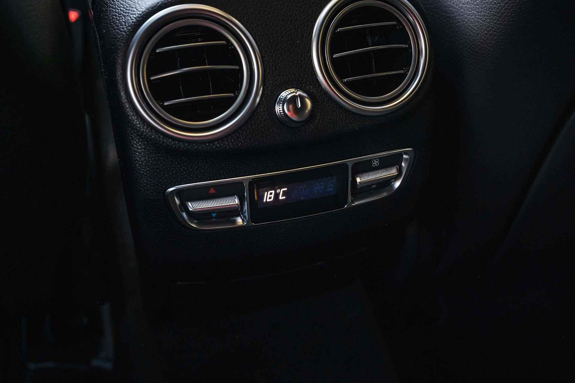 Mercedes-Benz EQC 400 4MATIC AMG Line | Panorama-schuifdak | Trekhaak | Memory-pakket | Treeplanken | Stoelverwarming | Sfeerverlichting - 25/33