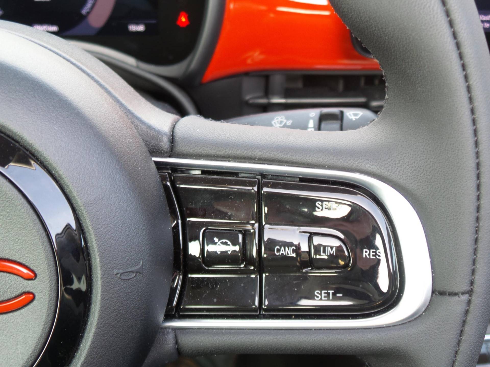 Fiat 500e Cabrio RED 42 kWh | Clima | Navi | Draadloos laden smartphone | Apple Carplay | PDC | € 2.000,- SEPP - 11/20