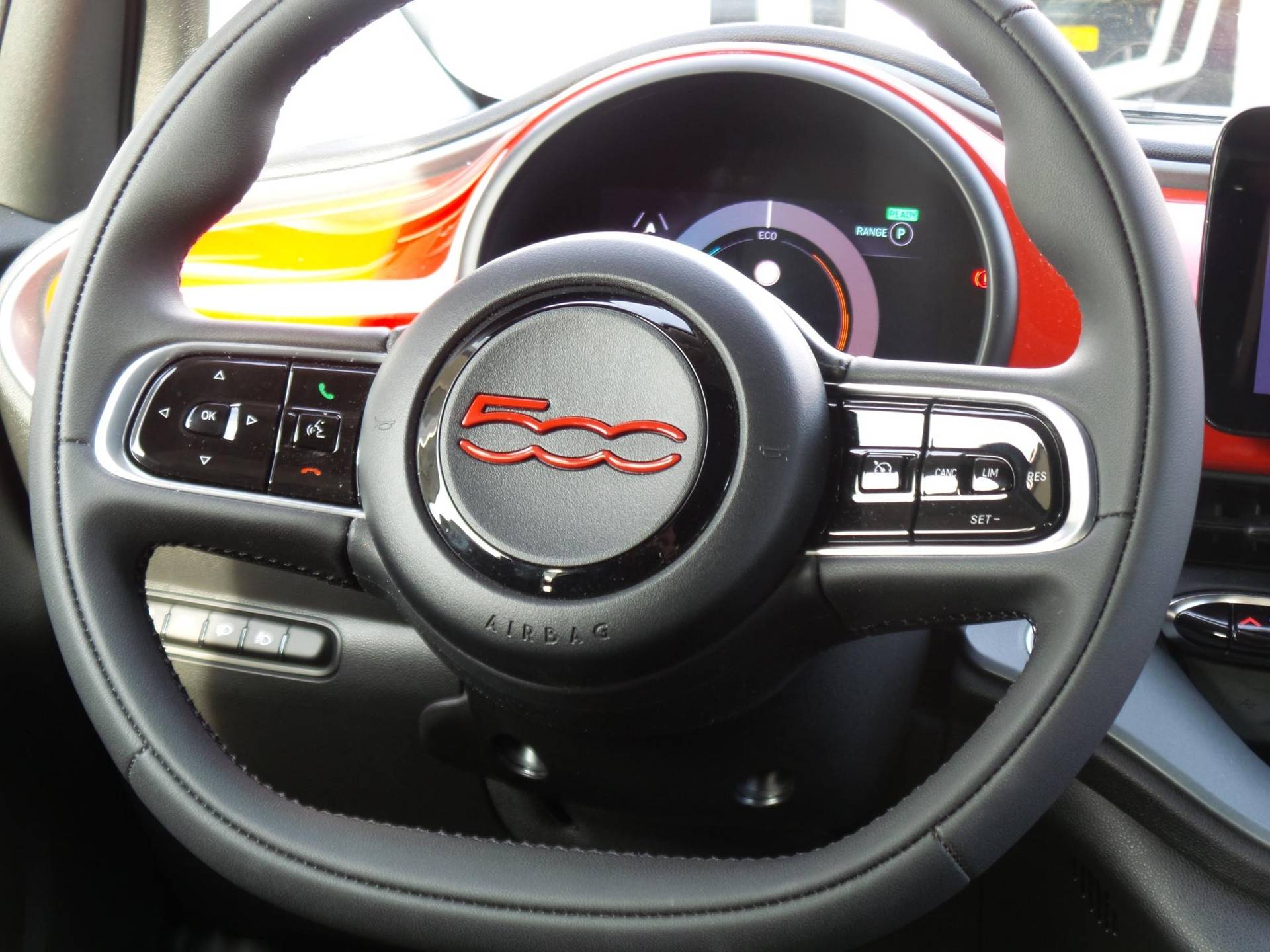 Fiat 500e Cabrio RED 42 kWh | Clima | Navi | Draadloos laden smartphone | Apple Carplay | PDC | € 2.000,- SEPP - 16/20