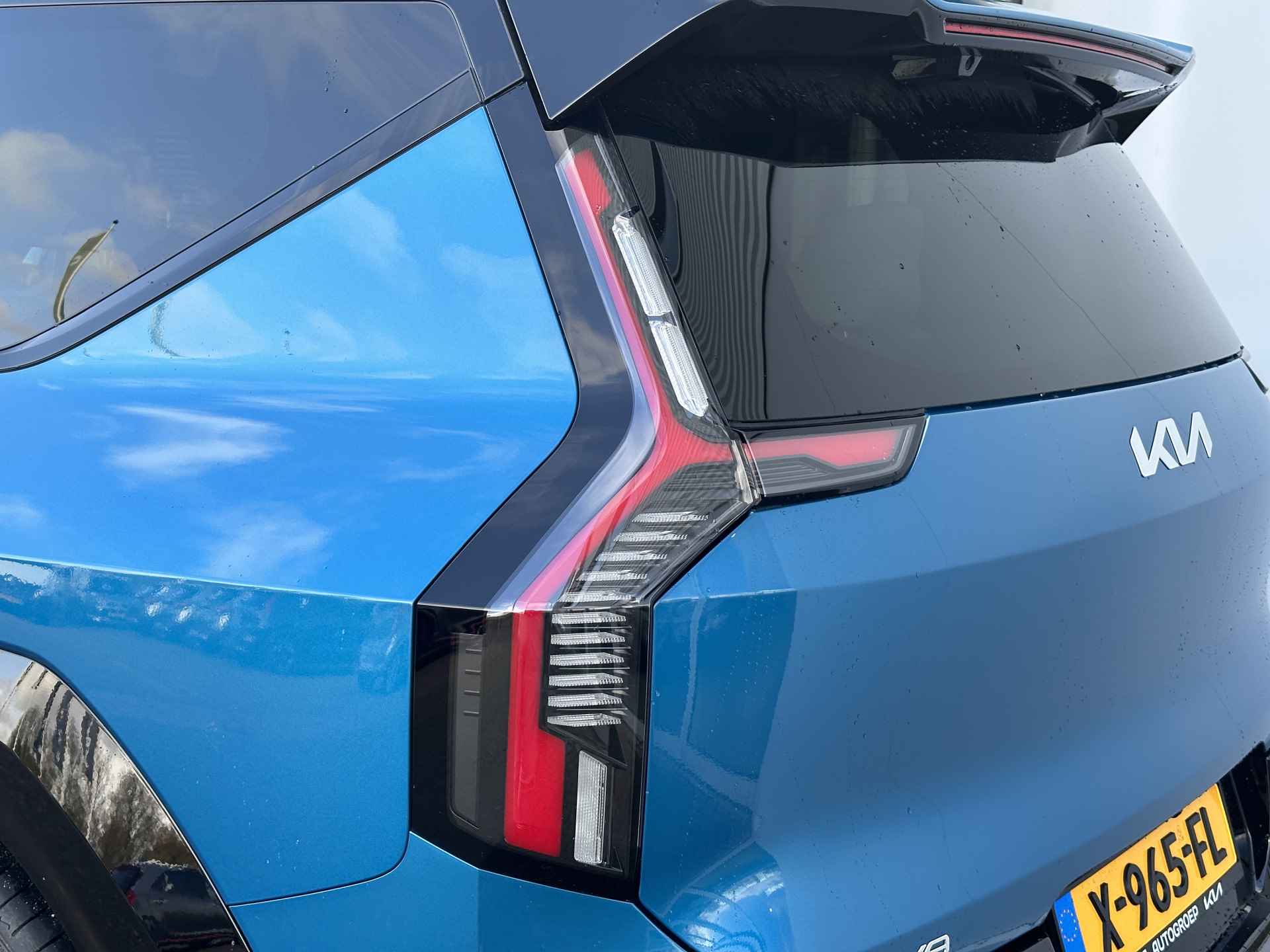 Kia EV9 Launch Edition GT-Line AWD 100 kWh - Uit voorraad leverbaar - Navigatiesysteem 12,3 inch scherm - Batterijverwarming - Digitale Key - Head-up display - Bi-directioneel laden & Slimladen (V2G/V2H) - Fabrieksgarantie Tot 2030 - 15/63