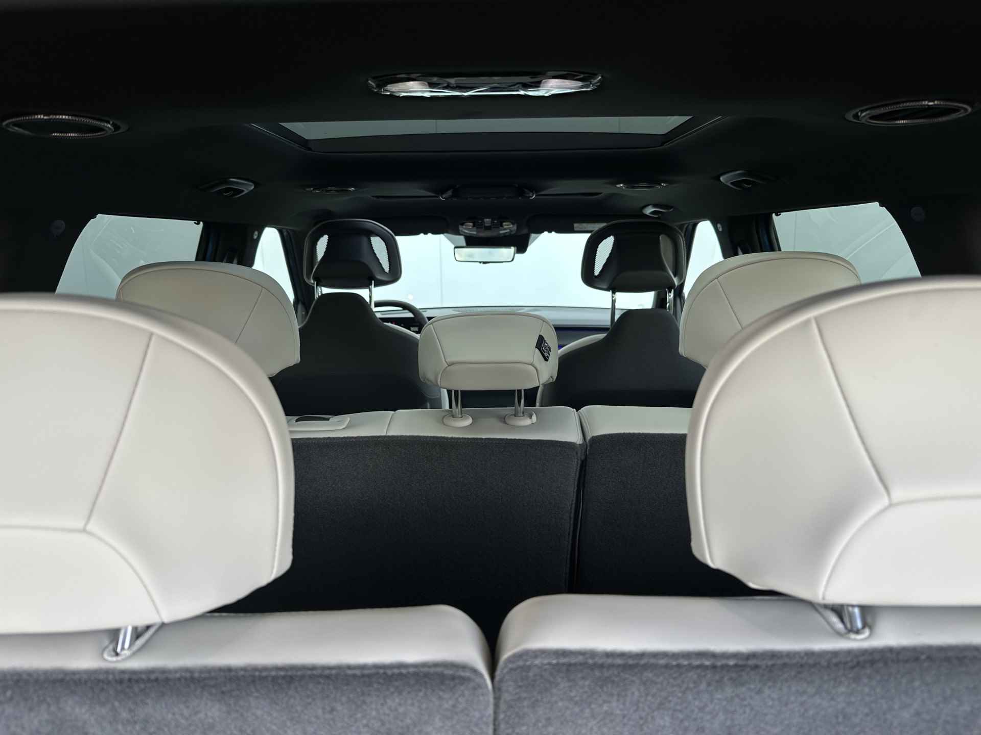Kia EV9 Launch Edition GT-Line AWD 100 kWh - Uit voorraad leverbaar - Navigatiesysteem 12,3 inch scherm - Batterijverwarming - Digitale Key - Head-up display - Bi-directioneel laden & Slimladen (V2G/V2H) - Fabrieksgarantie Tot 2030 - 21/63