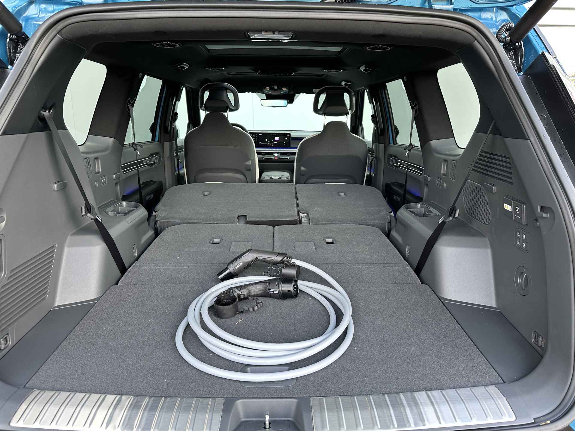 Kia EV9 Launch Edition GT-Line AWD 100 kWh - Uit voorraad leverbaar - Navigatiesysteem 12,3 inch scherm - Batterijverwarming - Digitale Key - Head-up display - Bi-directioneel laden & Slimladen (V2G/V2H) - Fabrieksgarantie Tot 2030 - 24/63