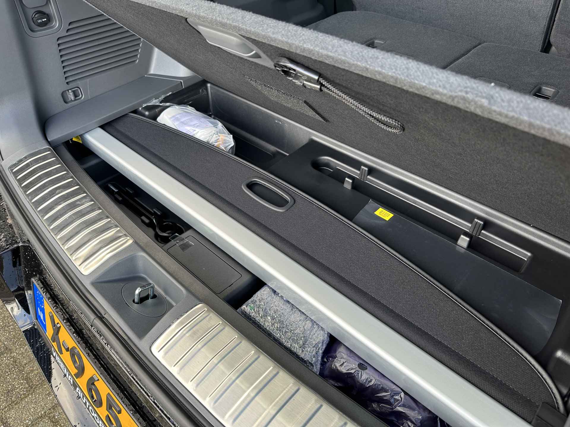 Kia EV9 Launch Edition GT-Line AWD 100 kWh - Uit voorraad leverbaar - Navigatiesysteem 12,3 inch scherm - Batterijverwarming - Digitale Key - Head-up display - Bi-directioneel laden & Slimladen (V2G/V2H) - Fabrieksgarantie Tot 2030 - 25/63
