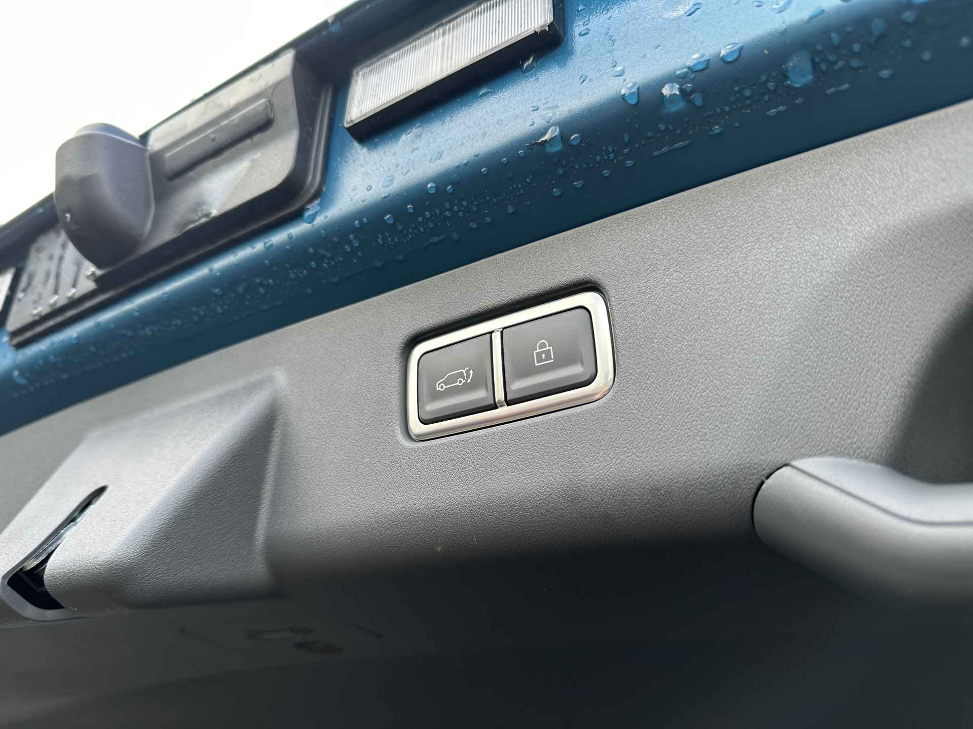 Kia EV9 Launch Edition GT-Line AWD 100 kWh - Uit voorraad leverbaar - Navigatiesysteem 12,3 inch scherm - Batterijverwarming - Digitale Key - Head-up display - Bi-directioneel laden & Slimladen (V2G/V2H) - Fabrieksgarantie Tot 2030 - 27/63