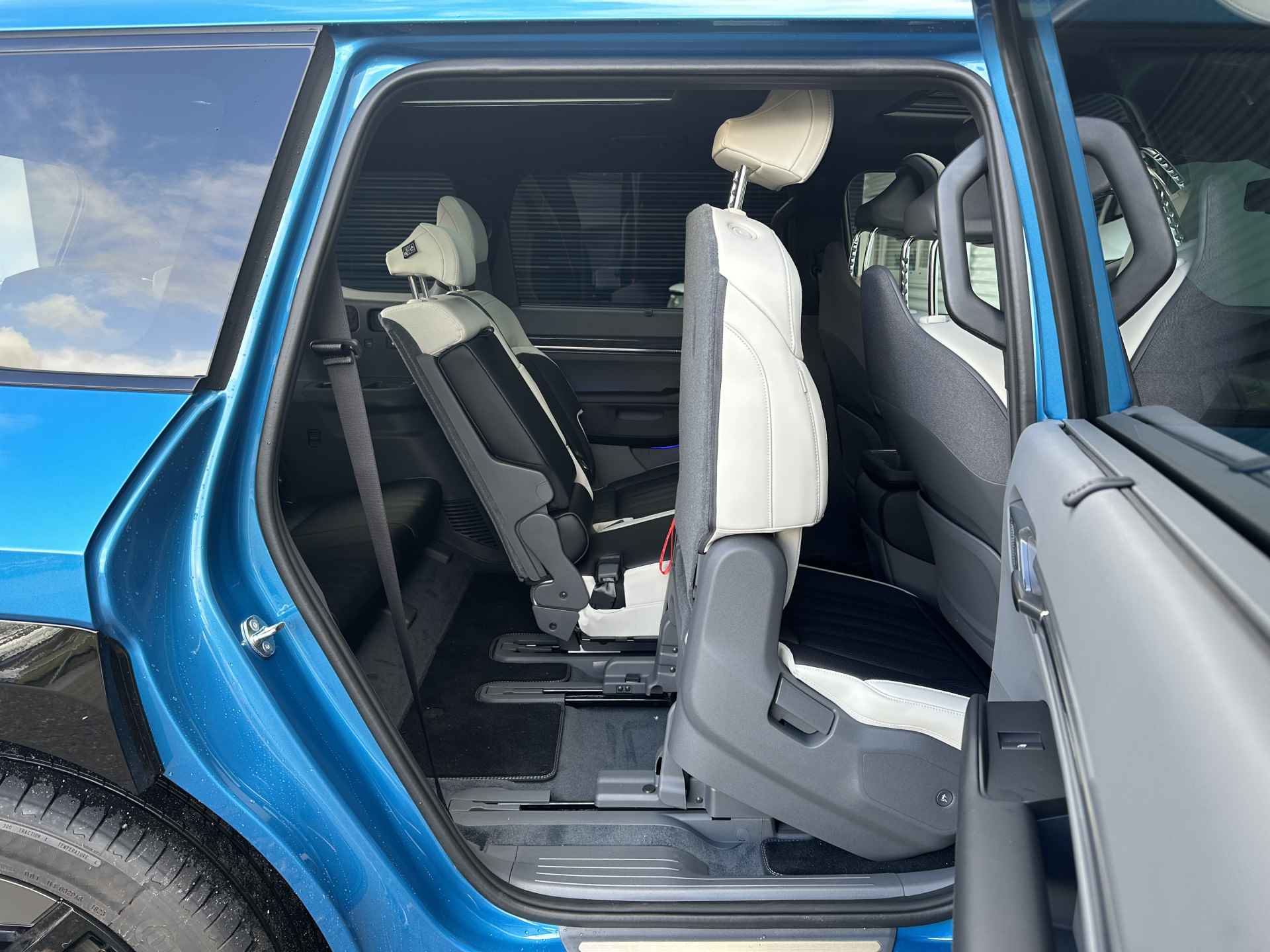 Kia EV9 Launch Edition GT-Line AWD 100 kWh - Uit voorraad leverbaar - Navigatiesysteem 12,3 inch scherm - Batterijverwarming - Digitale Key - Head-up display - Bi-directioneel laden & Slimladen (V2G/V2H) - Fabrieksgarantie Tot 2030 - 32/63