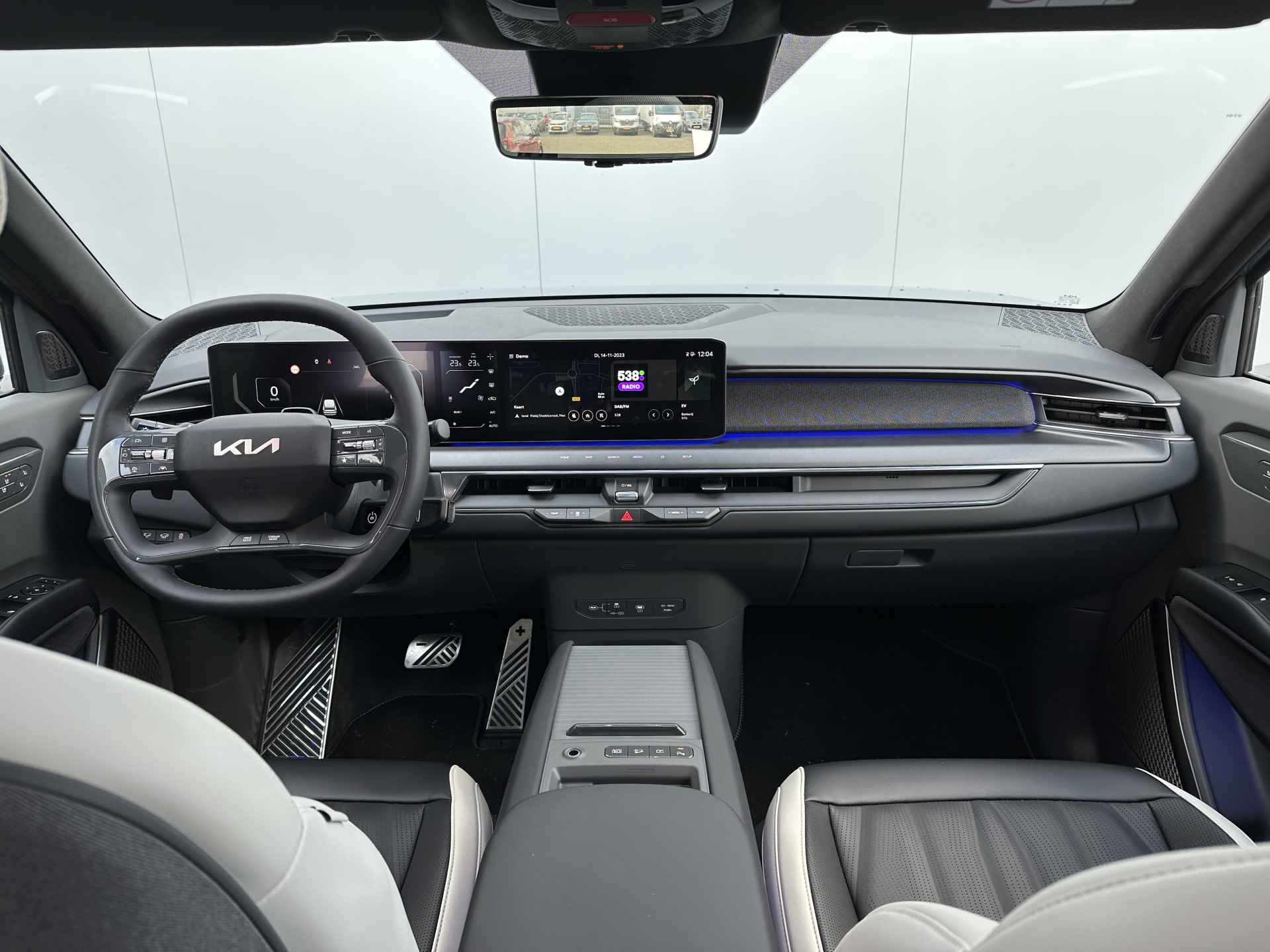 Kia EV9 Launch Edition GT-Line AWD 100 kWh - Uit voorraad leverbaar - Navigatiesysteem 12,3 inch scherm - Batterijverwarming - Digitale Key - Head-up display - Bi-directioneel laden & Slimladen (V2G/V2H) - Fabrieksgarantie Tot 2030 - 35/63