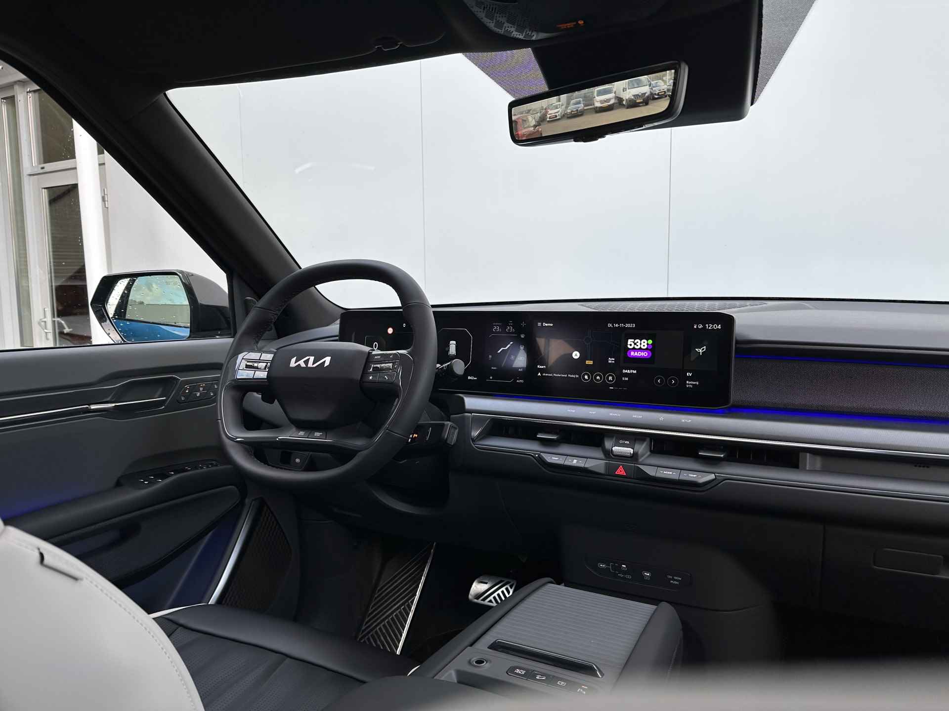 Kia EV9 Launch Edition GT-Line AWD 100 kWh - Uit voorraad leverbaar - Navigatiesysteem 12,3 inch scherm - Batterijverwarming - Digitale Key - Head-up display - Bi-directioneel laden & Slimladen (V2G/V2H) - Fabrieksgarantie Tot 2030 - 37/63